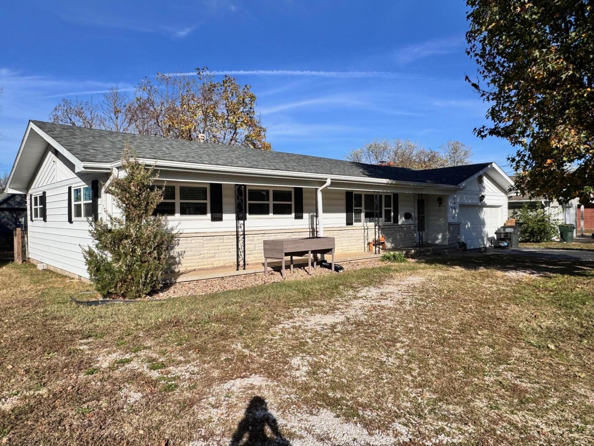 729 East Auburn Street Property Photo 1