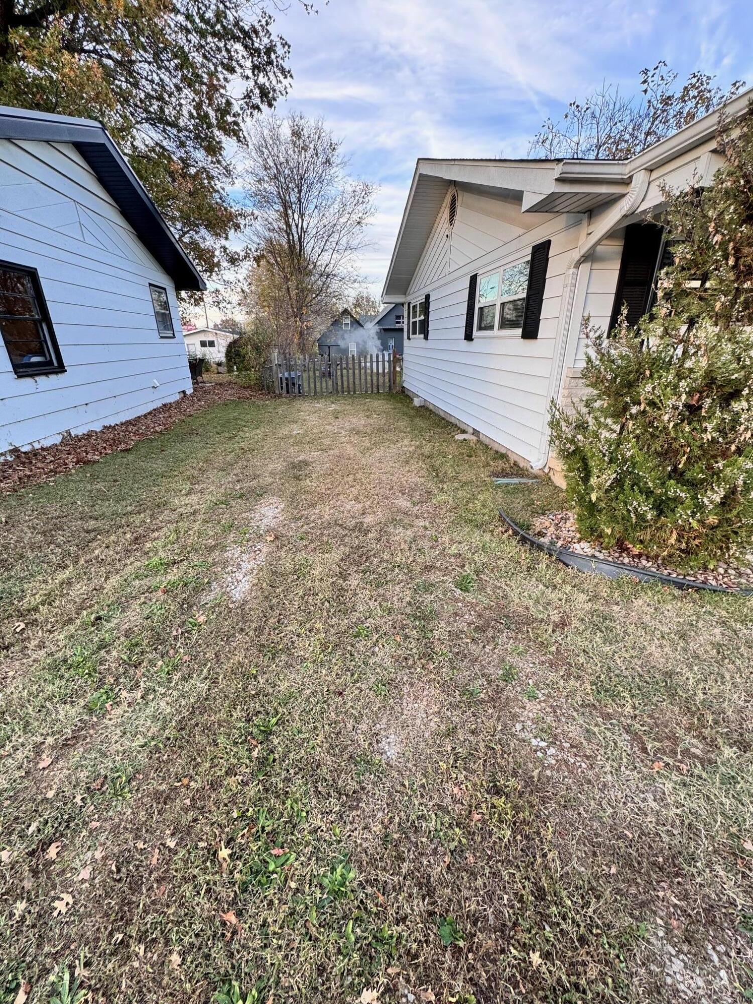 729 East Auburn Street Property Photo 26