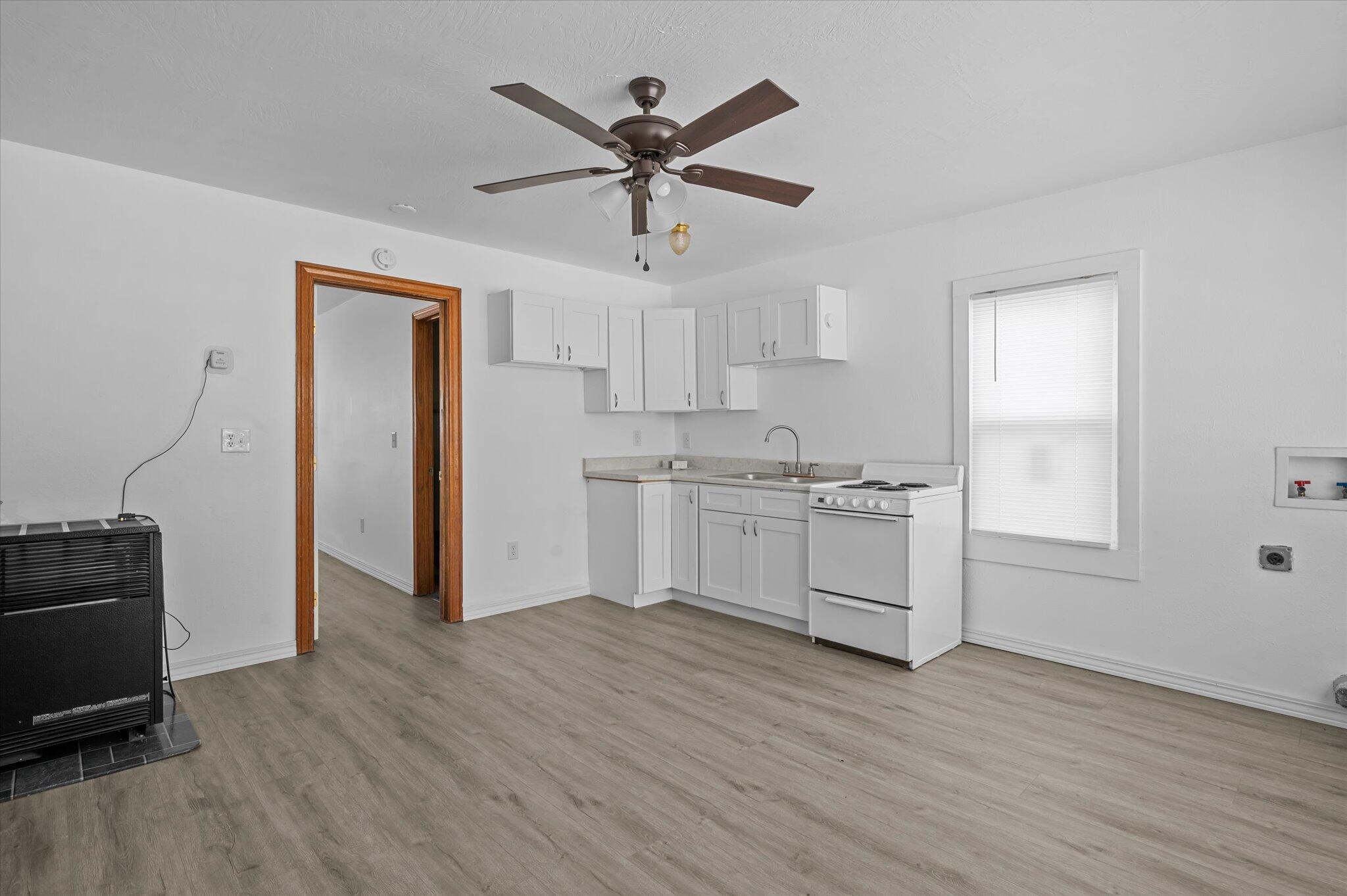 567 South Warren Avenue Property Photo 4