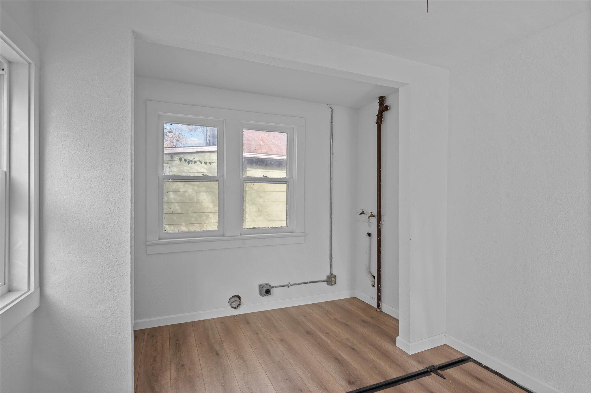 567 South Warren Avenue Property Photo 8