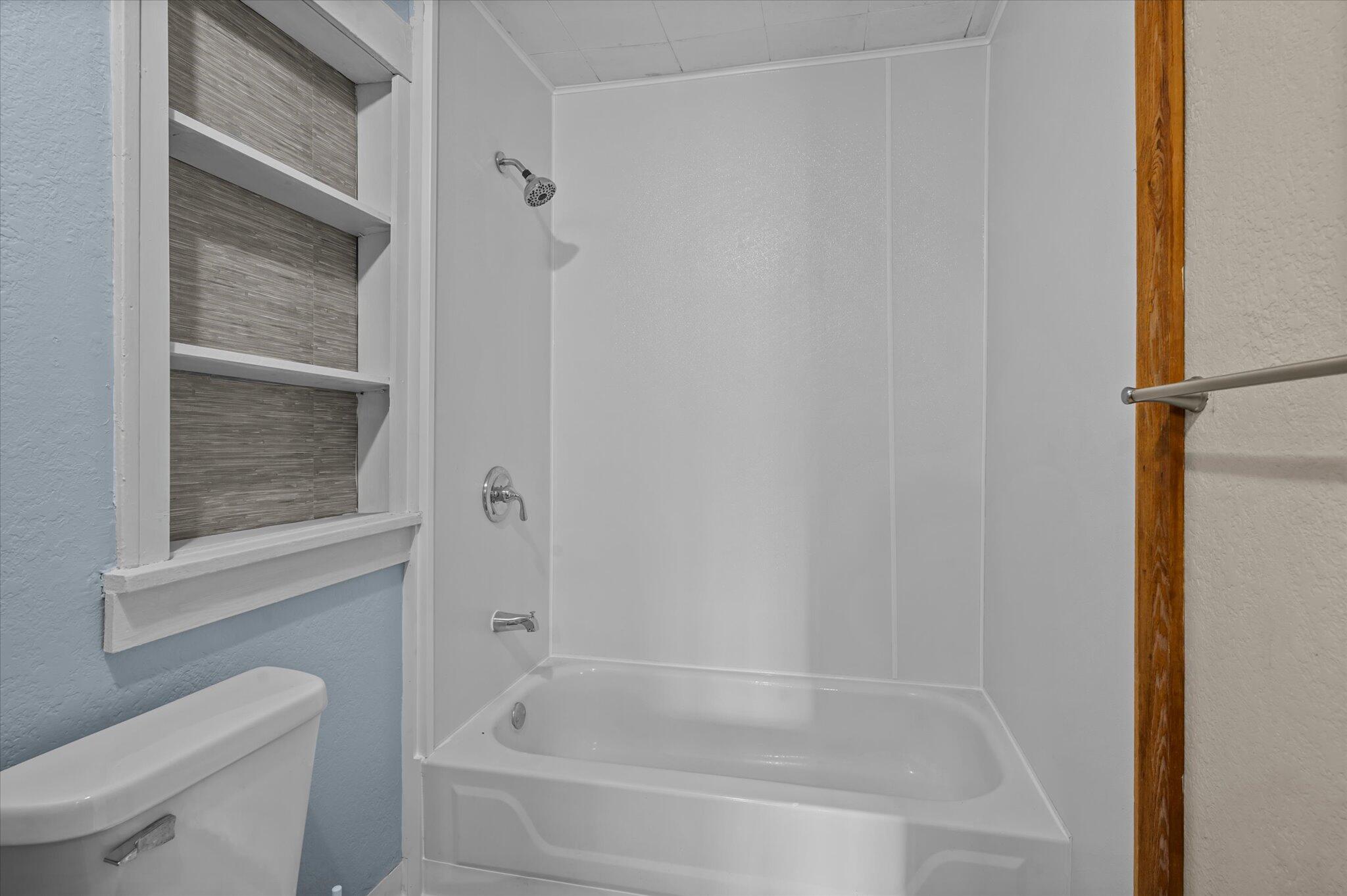 567 South Warren Avenue Property Photo 9