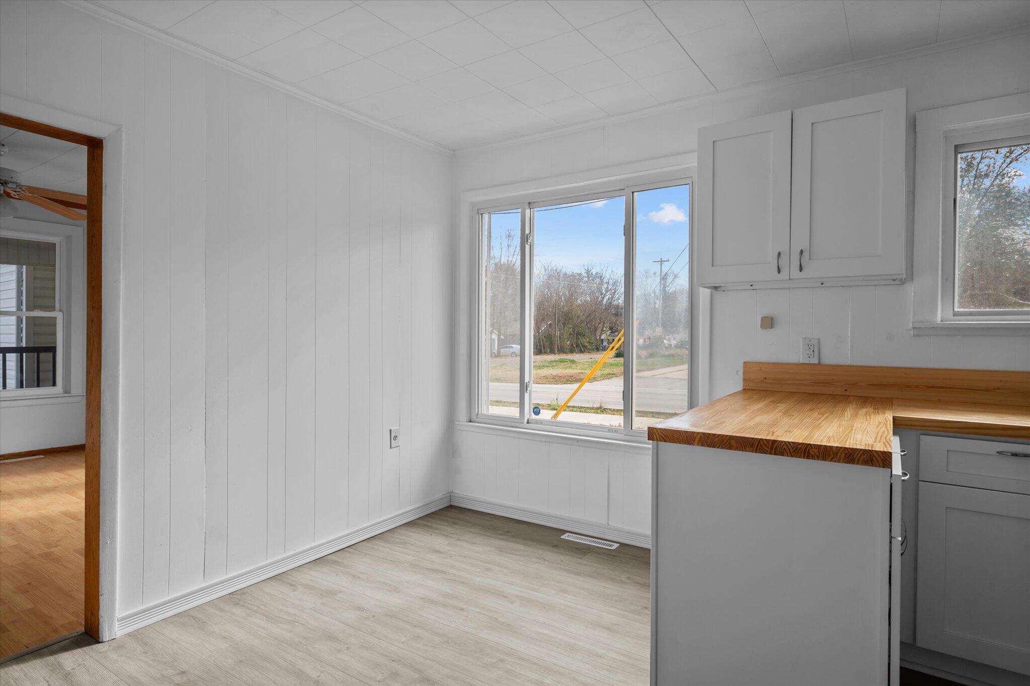 567 South Warren Avenue Property Photo 15