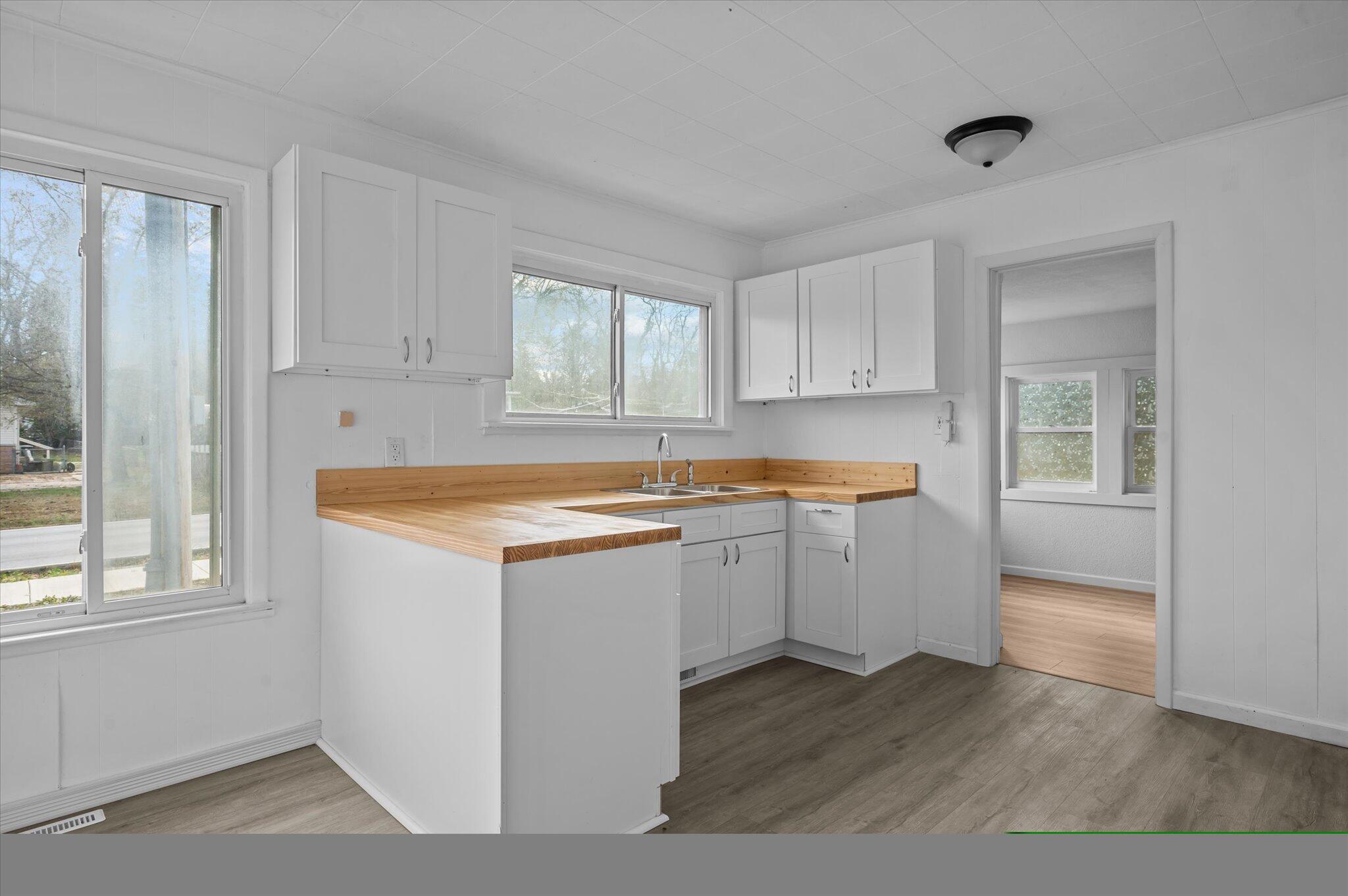 567 South Warren Avenue Property Photo 16