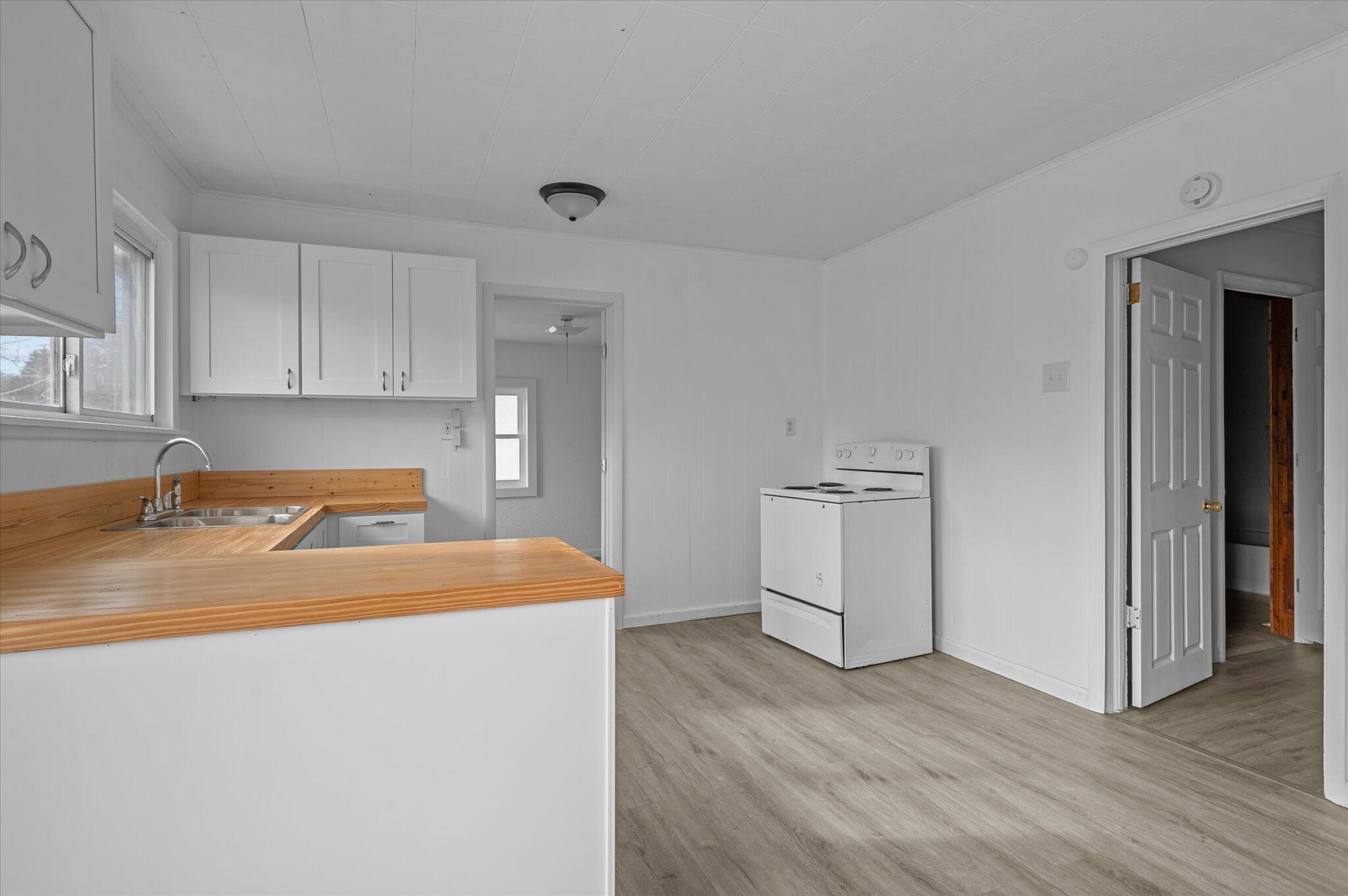 567 South Warren Avenue Property Photo 17