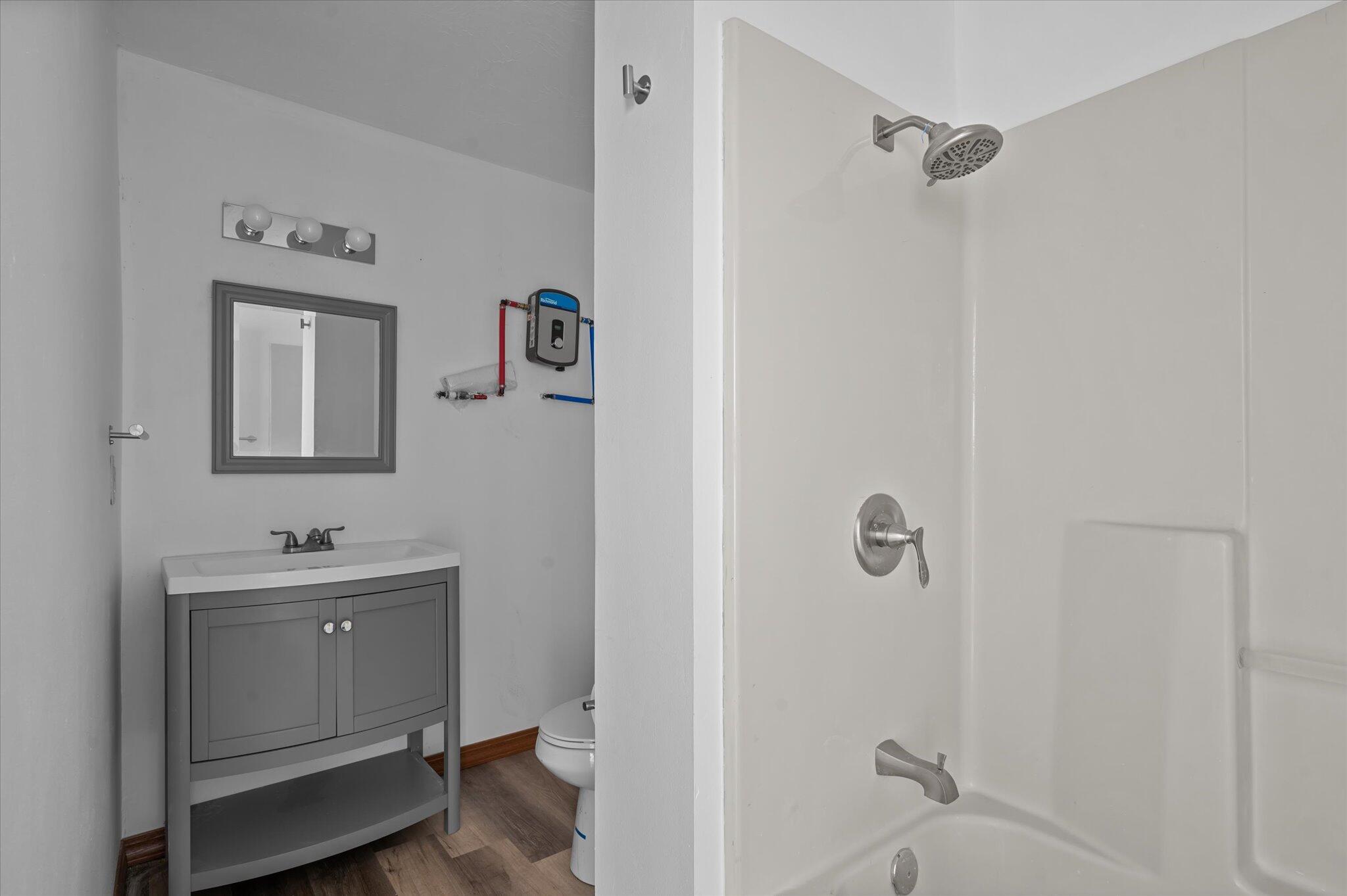 567 South Warren Avenue Property Photo 23