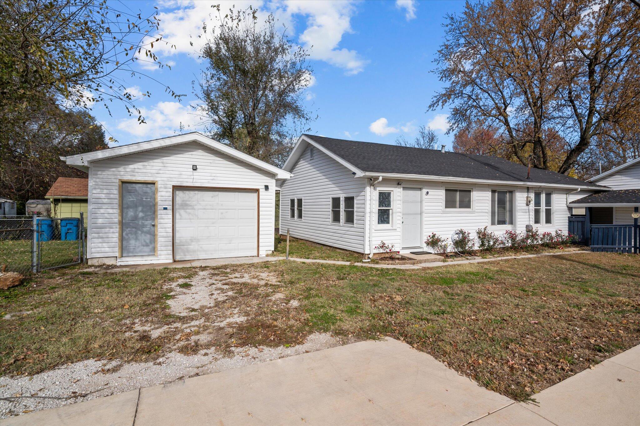 567 South Warren Avenue Property Photo 26