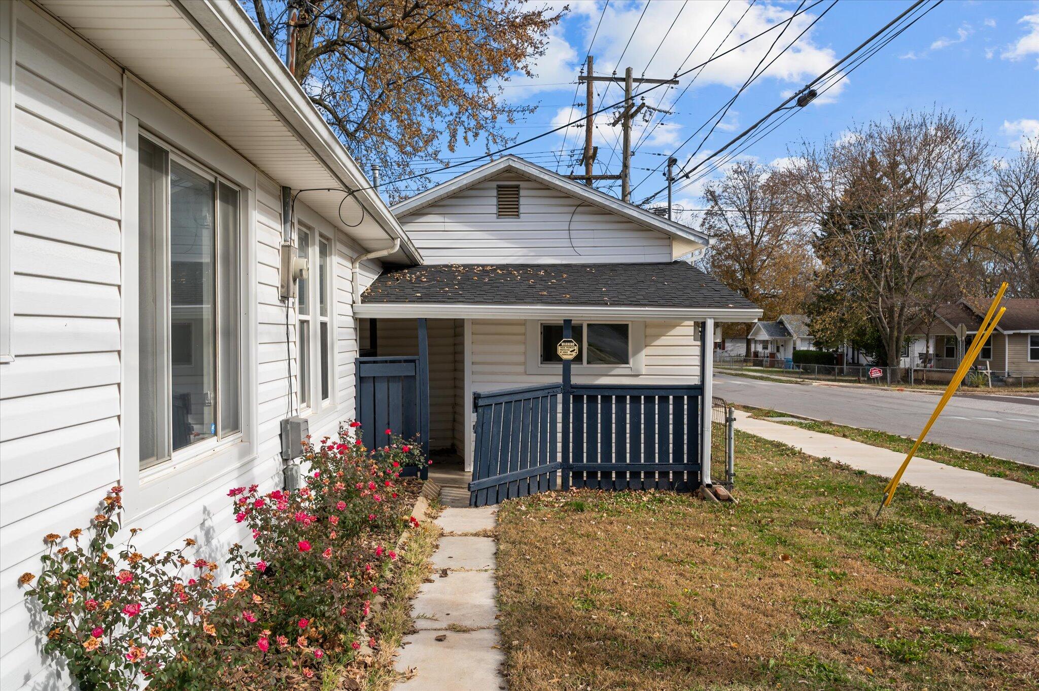 567 South Warren Avenue Property Photo 28
