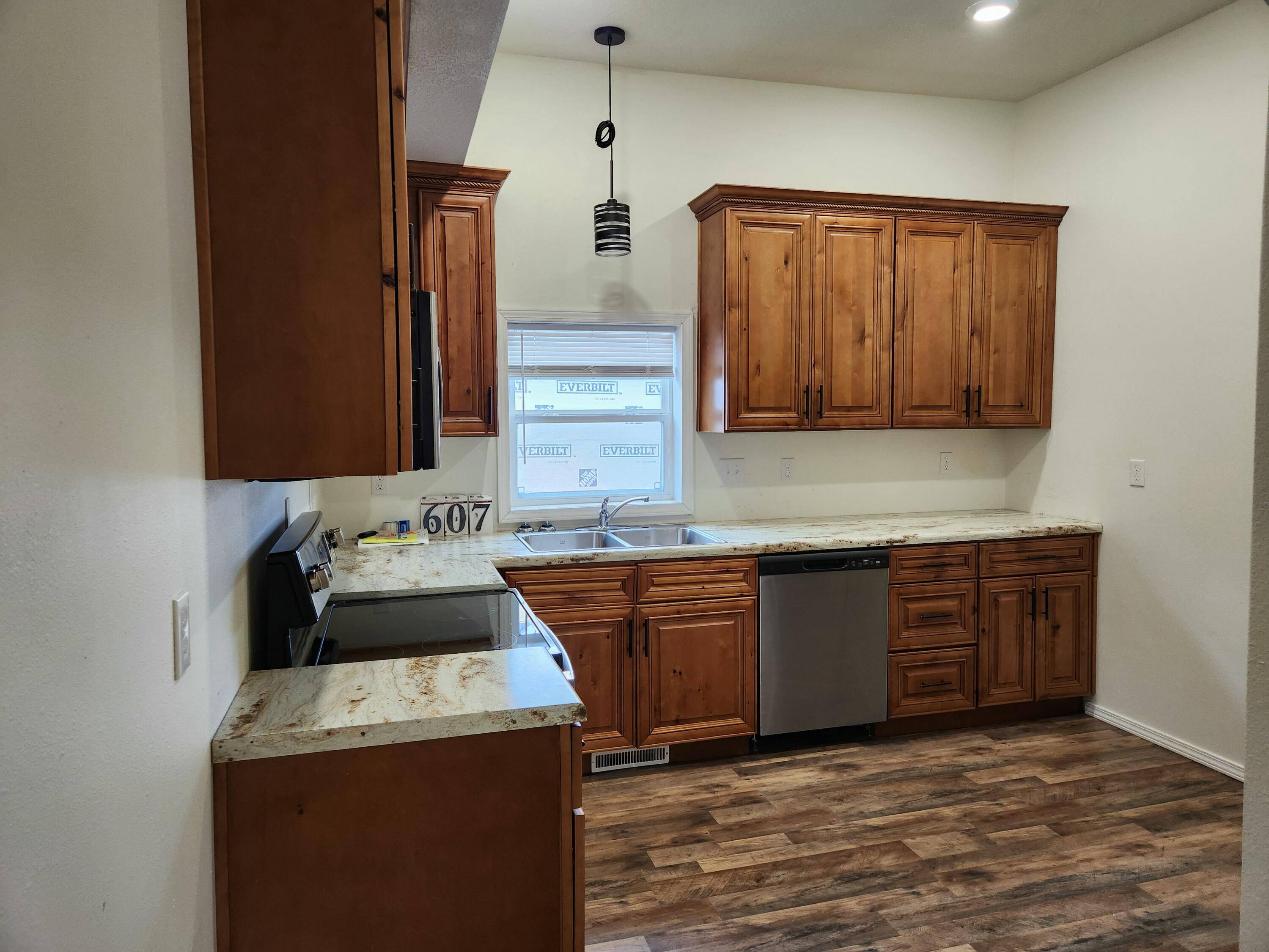 607 North Pearl Avenue Property Photo 6