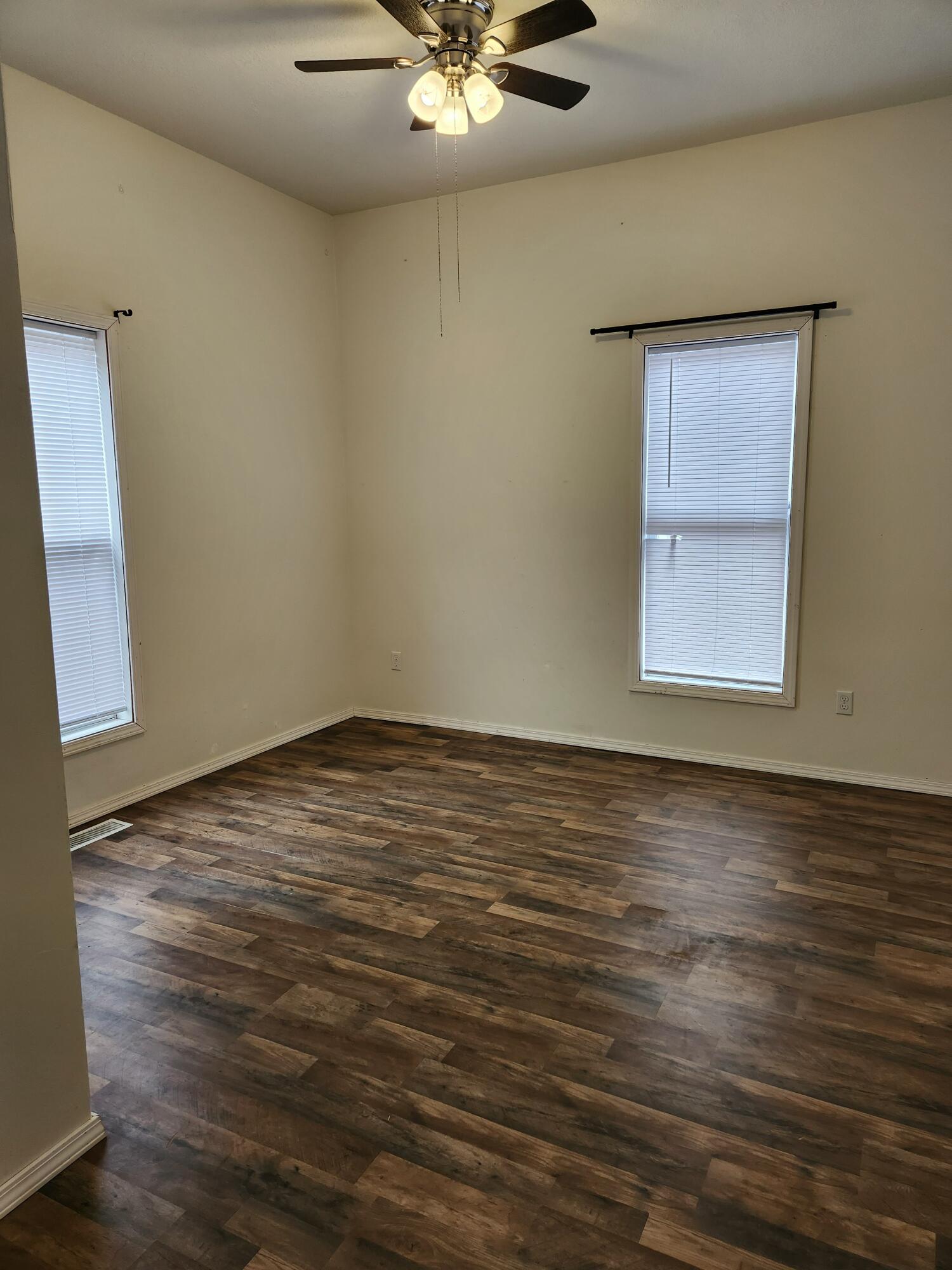 607 North Pearl Avenue Property Photo 8