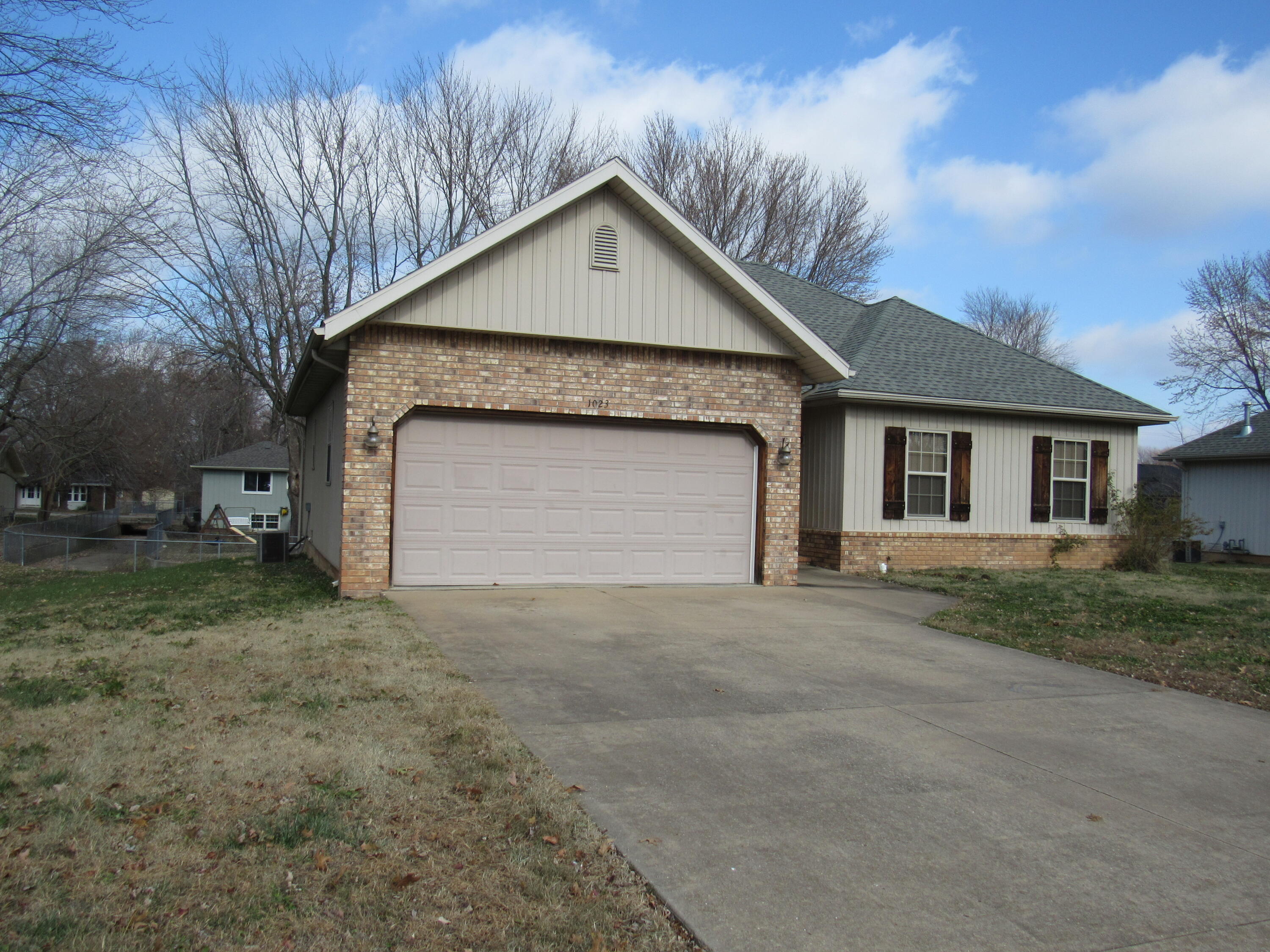 1023 West Ridgecrest Avenue Property Photo 4