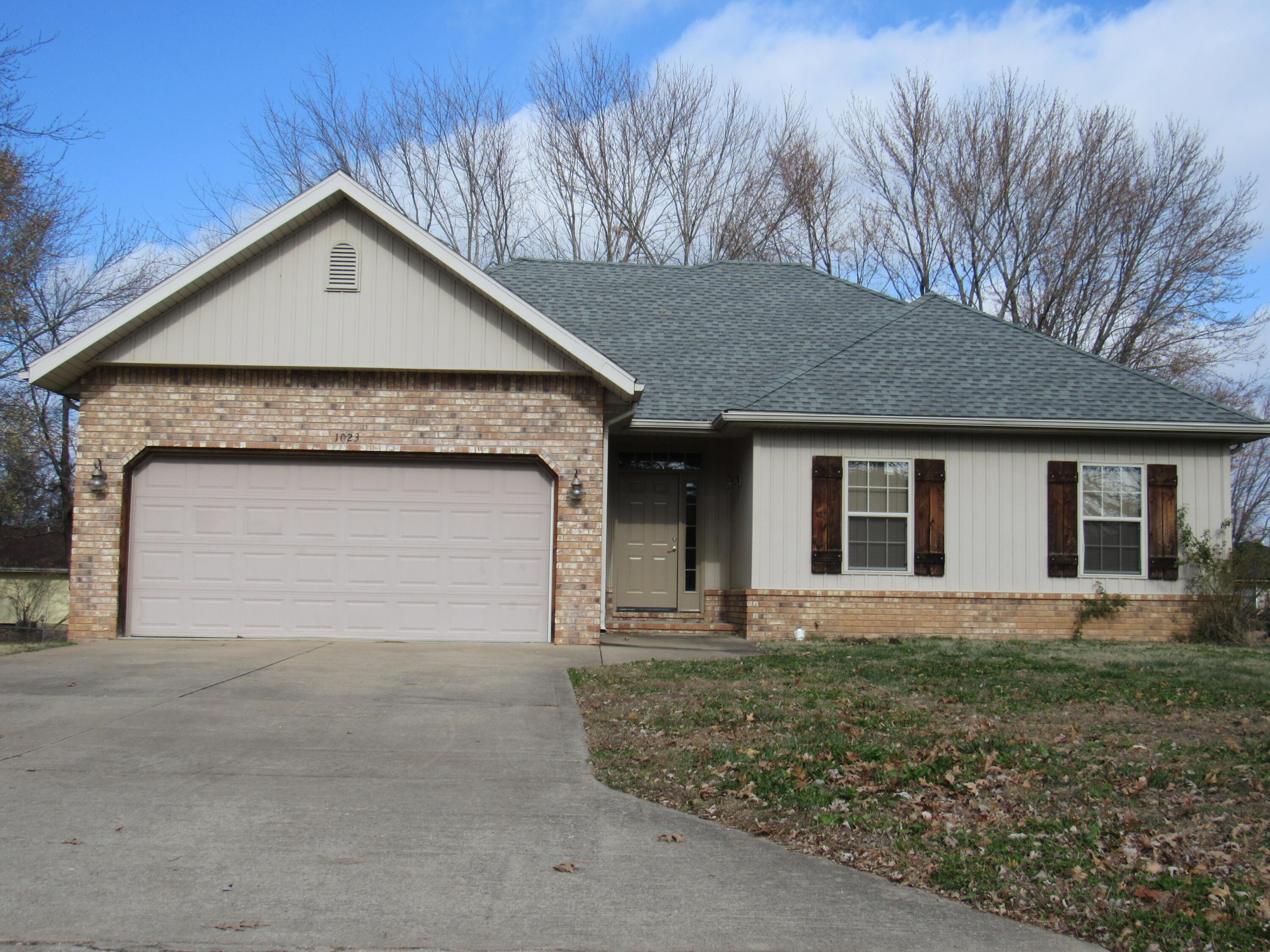 1023 West Ridgecrest Avenue Property Photo 5