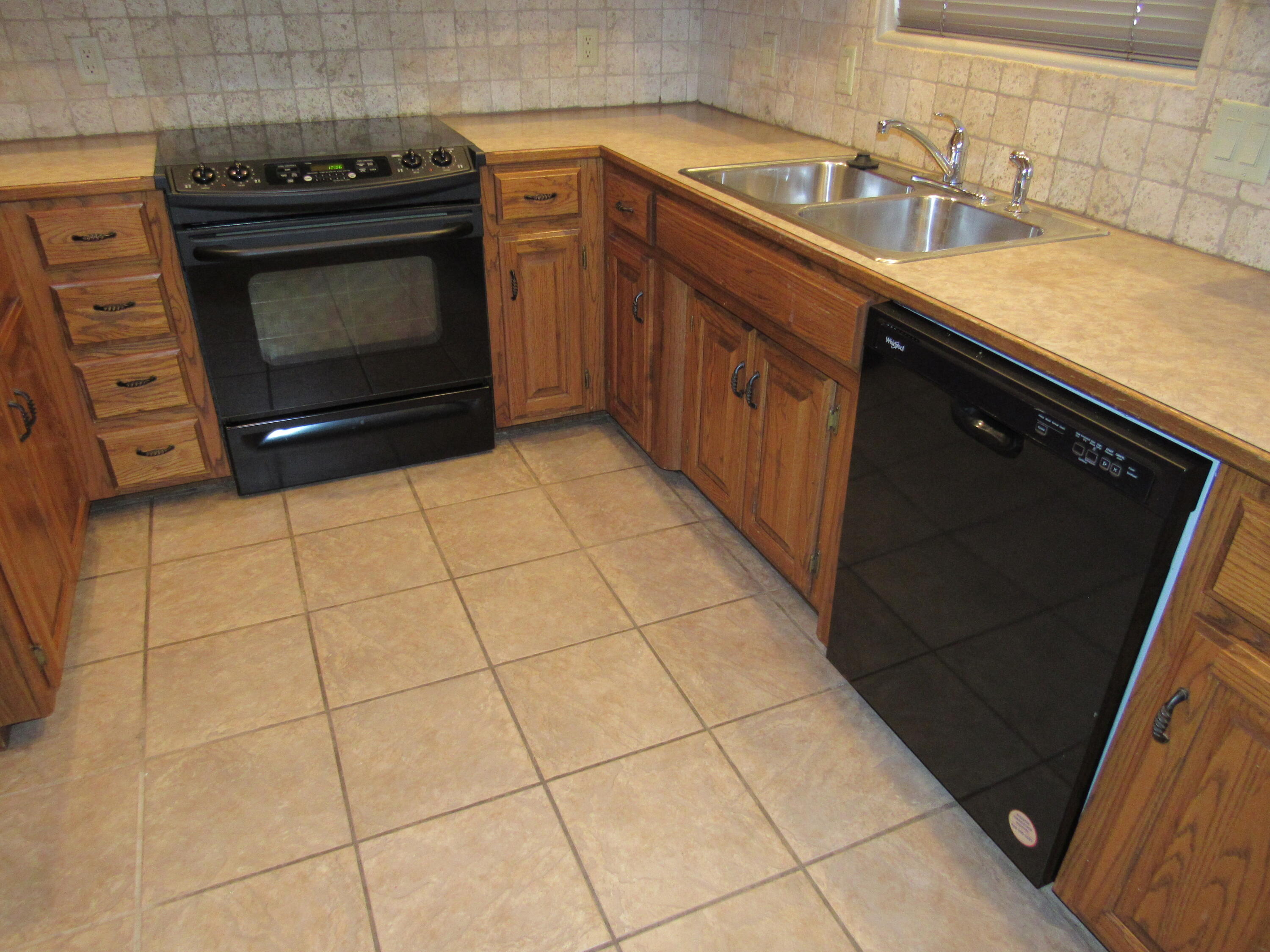 1023 West Ridgecrest Avenue Property Photo 11