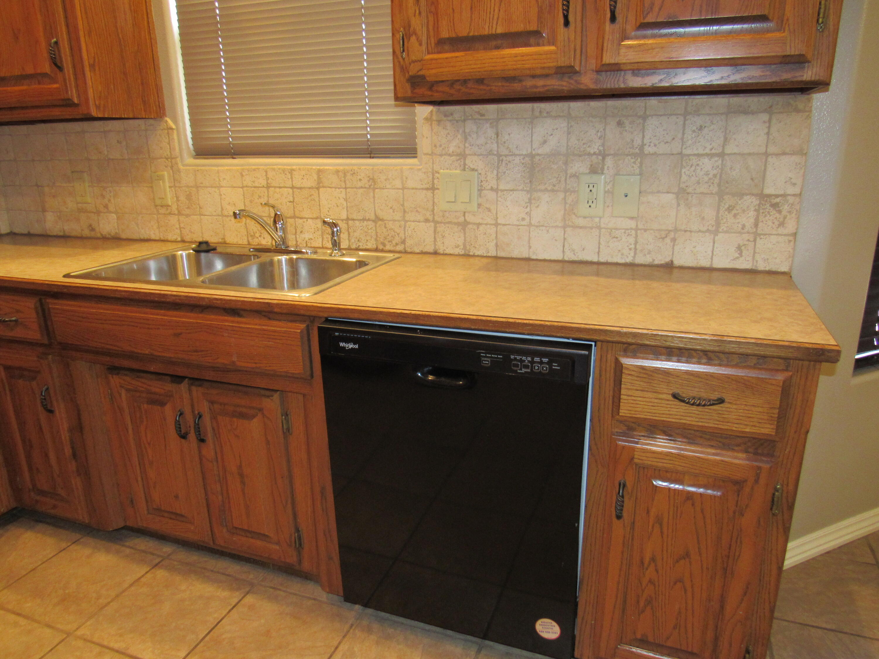 1023 West Ridgecrest Avenue Property Photo 12