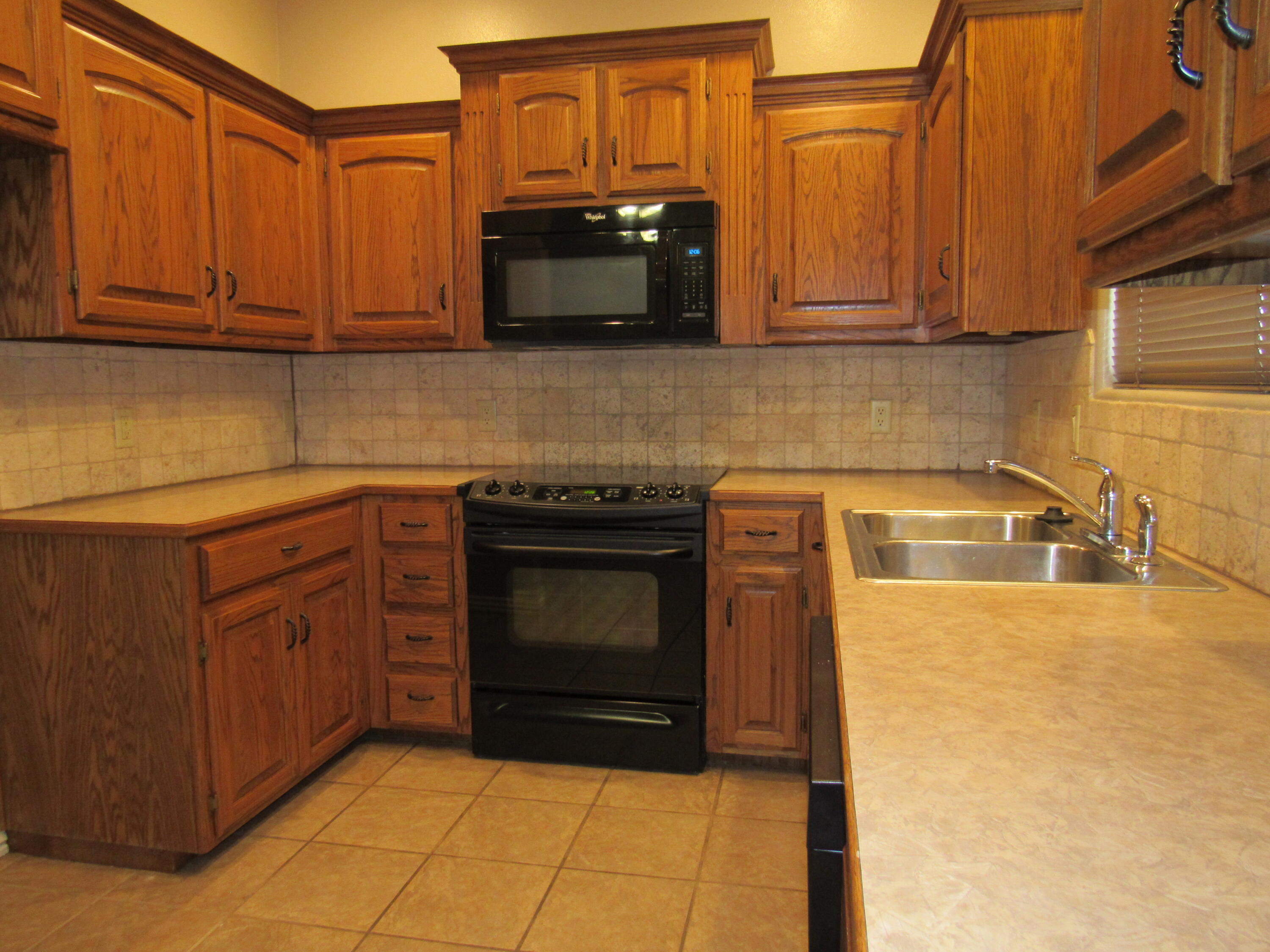1023 West Ridgecrest Avenue Property Photo 13