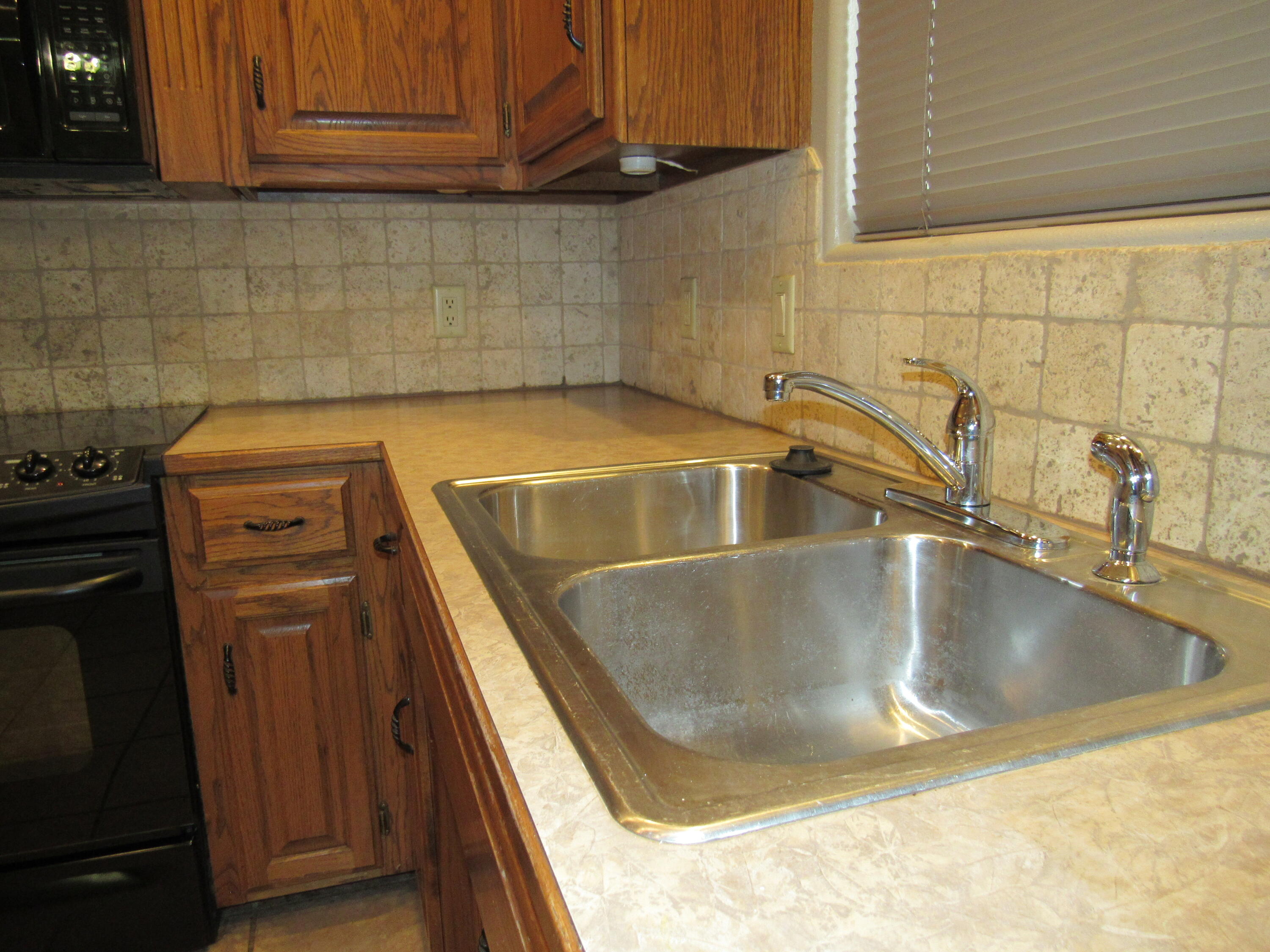 1023 West Ridgecrest Avenue Property Photo 15