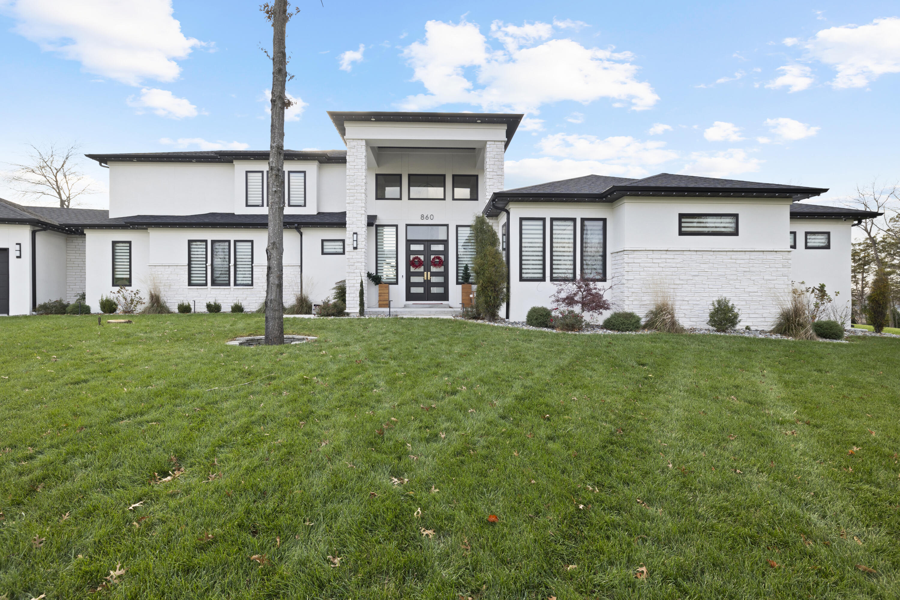 860 East Bantry Court Property Photo 3