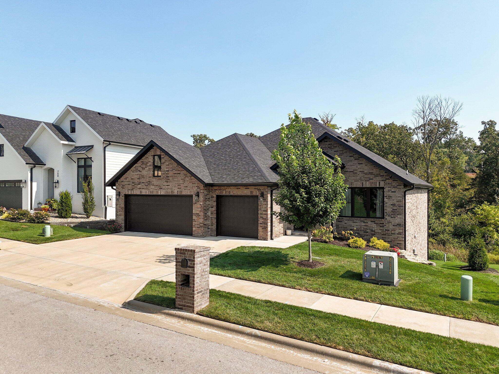 264 Hickory Hills Boulevard Property Photo 2