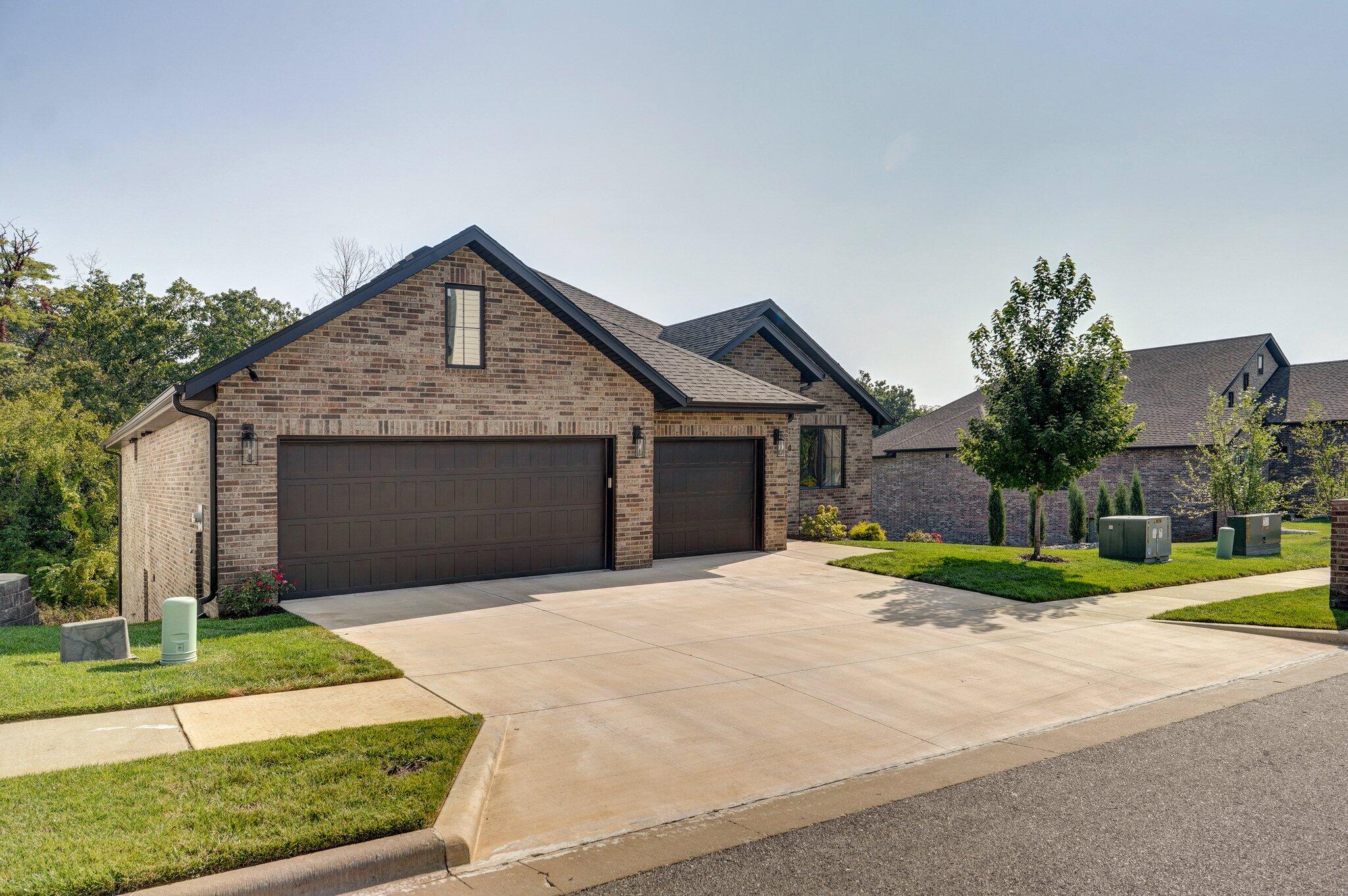 264 Hickory Hills Boulevard Property Photo 4