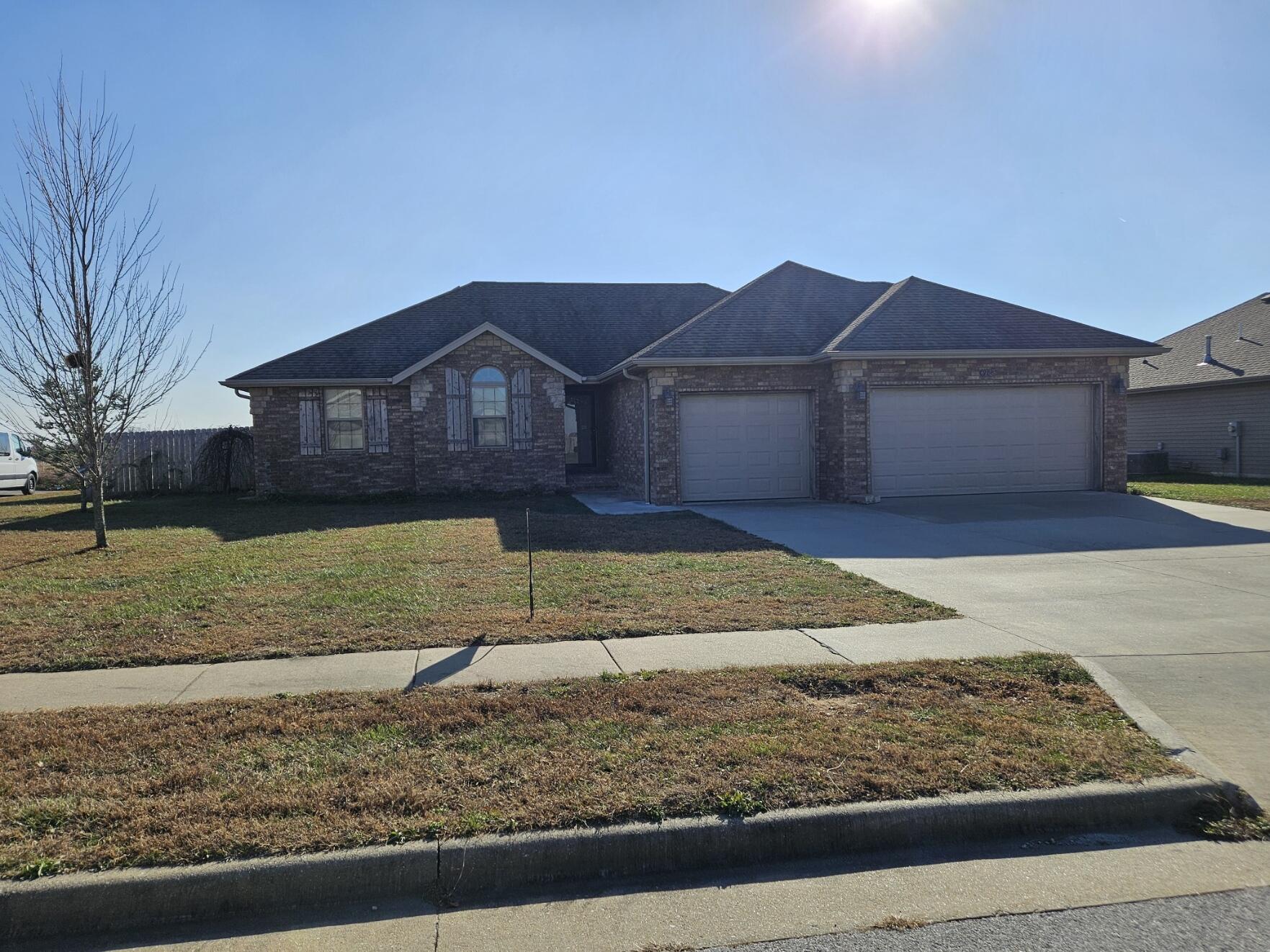 988 Capitol Hill Drive Property Photo 1