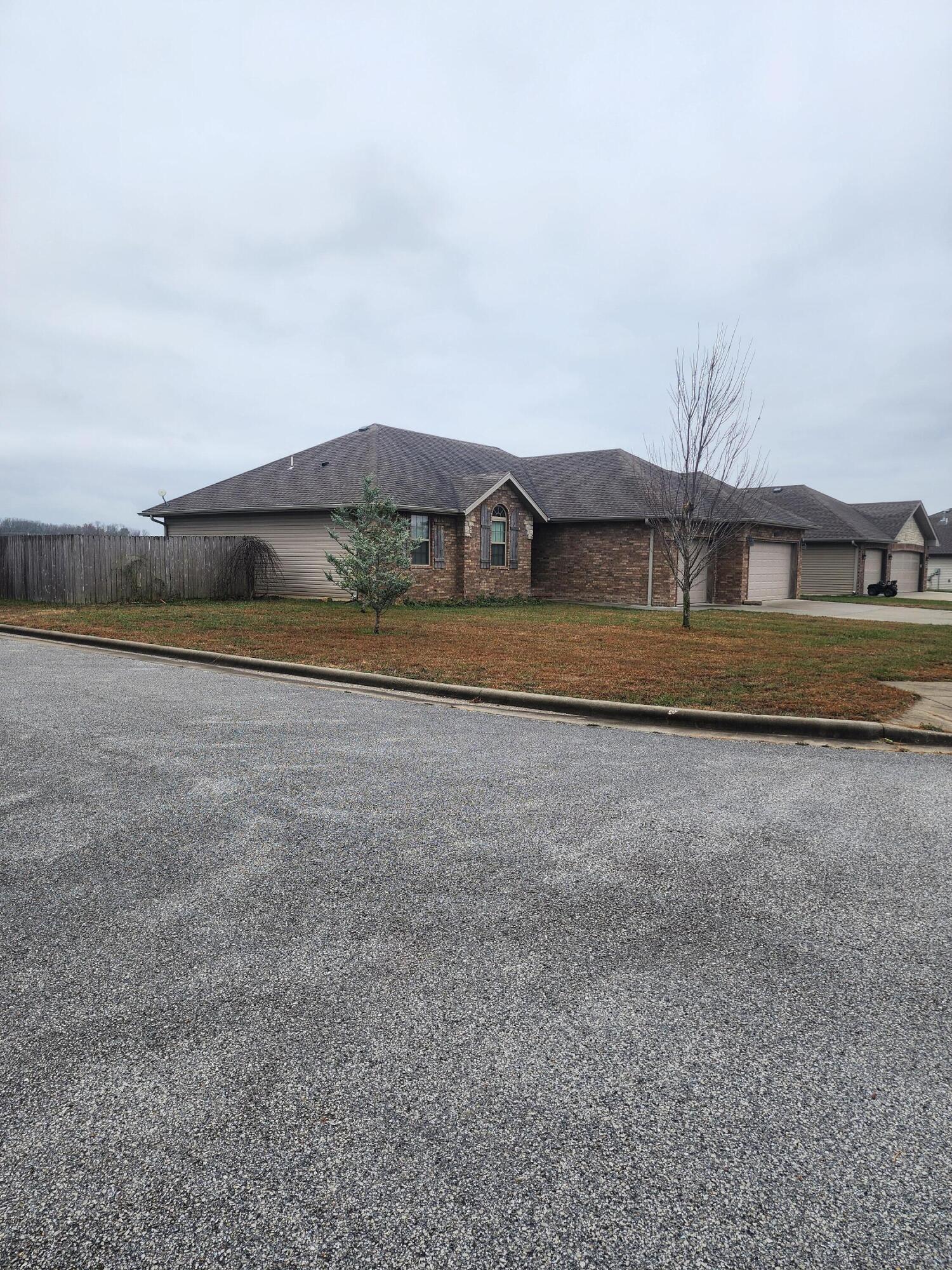 988 Capitol Hill Drive Property Photo 2