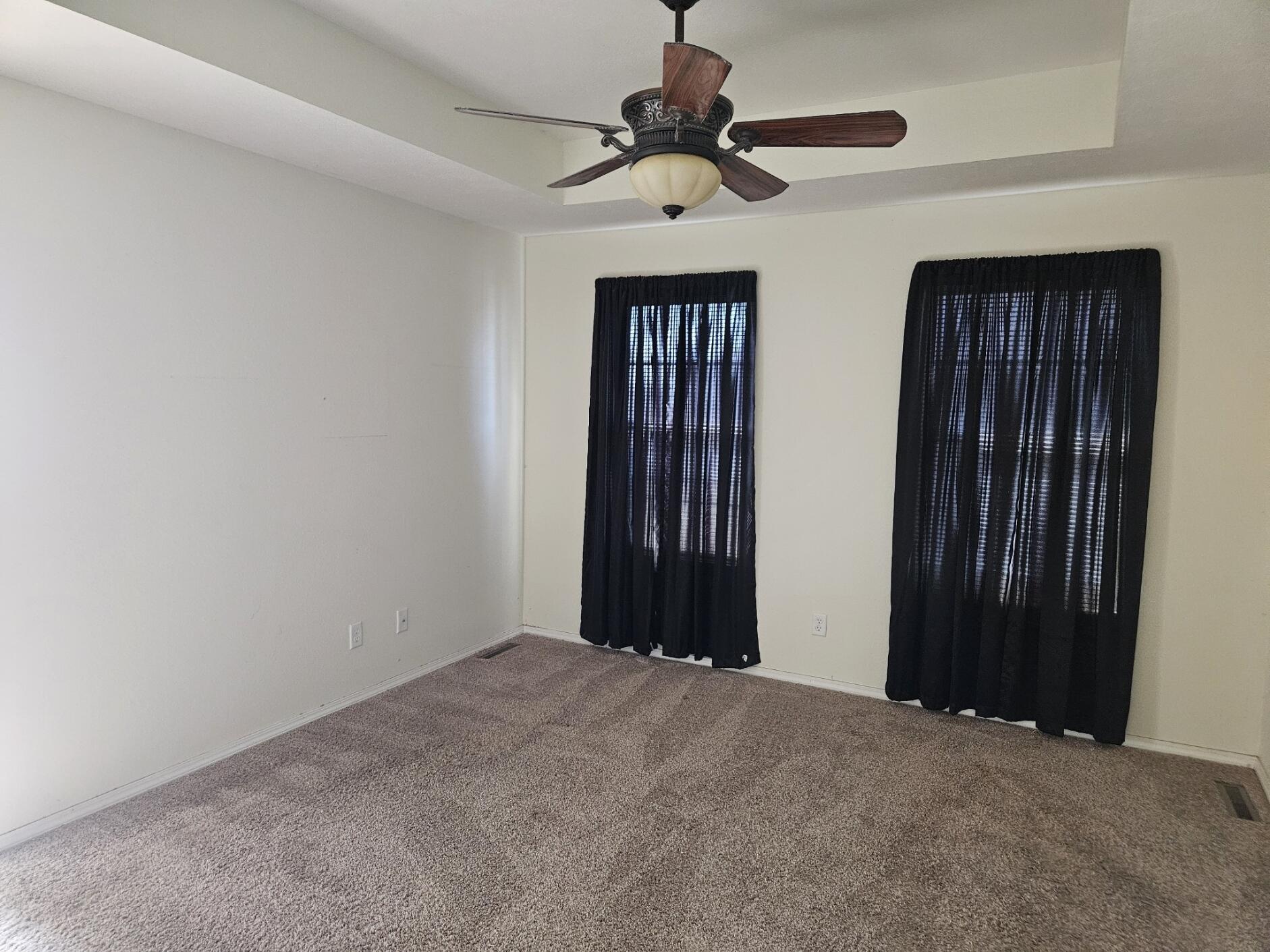 988 Capitol Hill Drive Property Photo 4