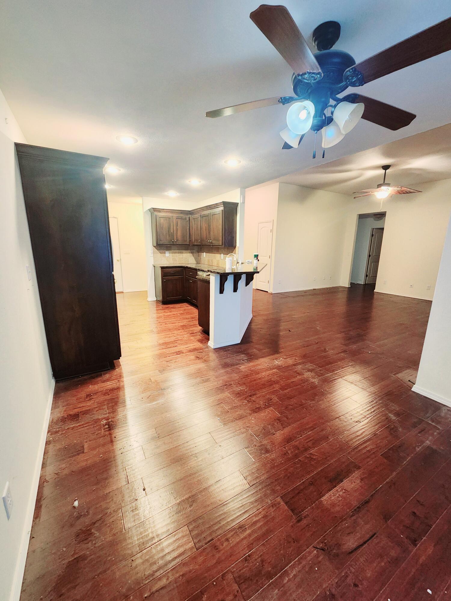 988 Capitol Hill Drive Property Photo 5