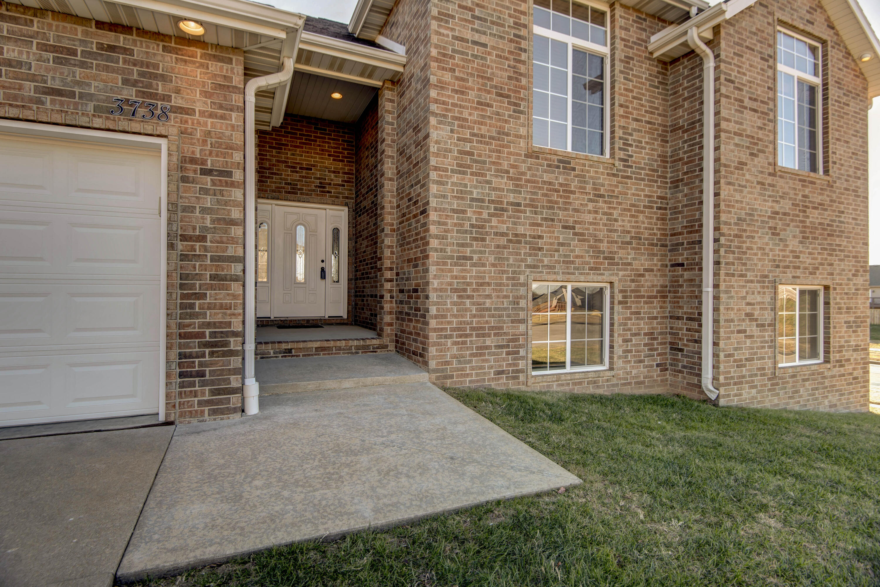 3738 North Mccurry Avenue Property Photo 4