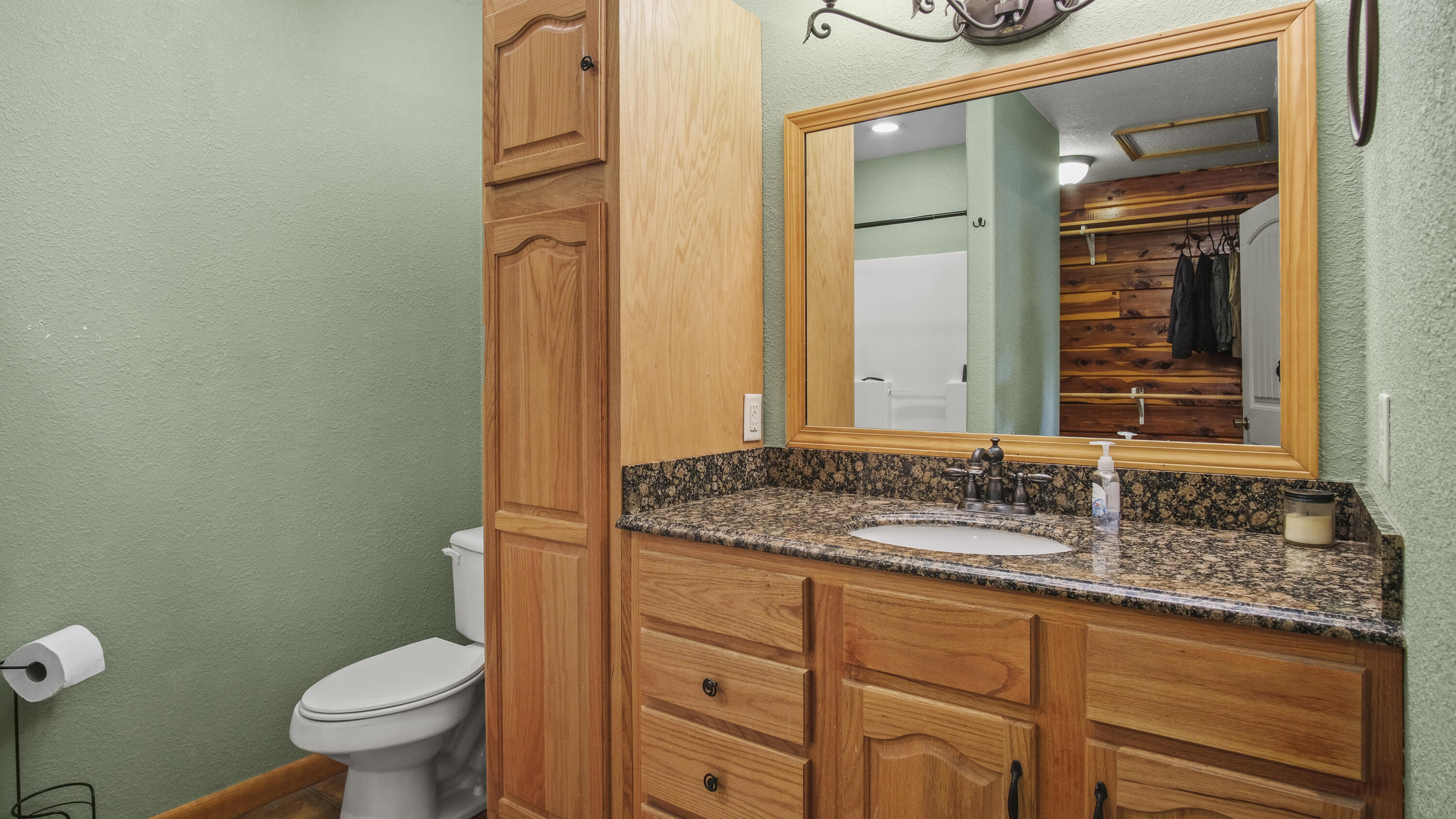 323 County Road 6720 Property Photo 16