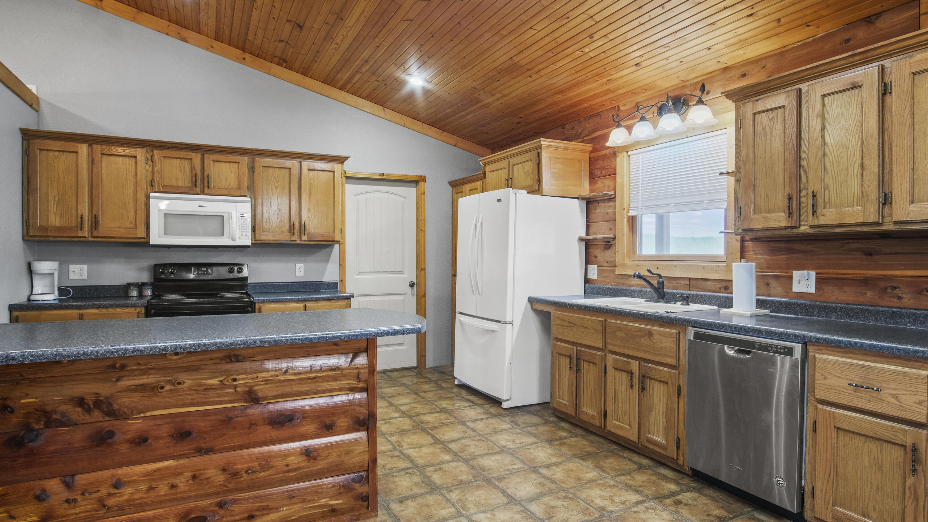 323 County Road 6720 Property Photo 9