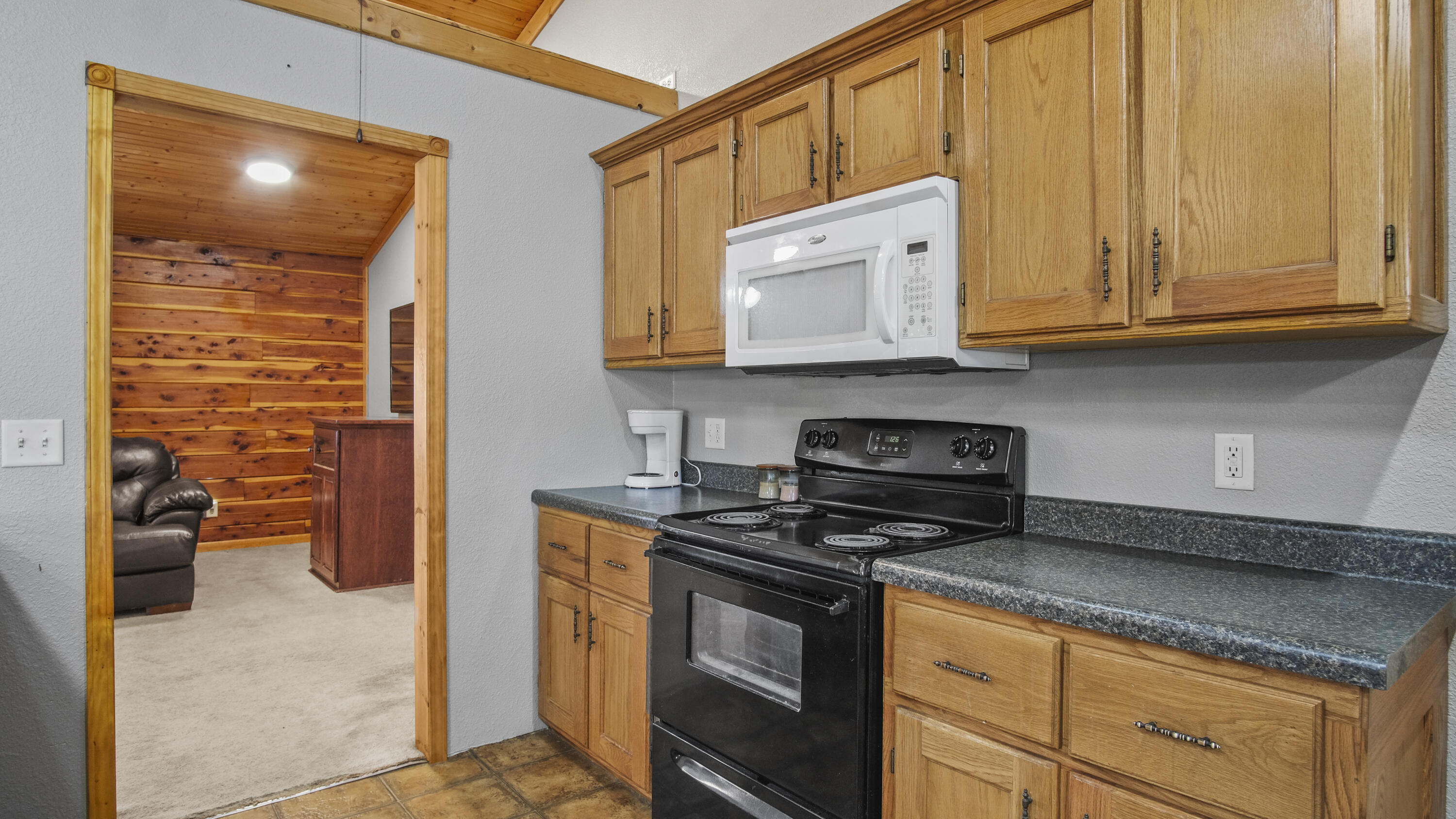 323 County Road 6720 Property Photo 10