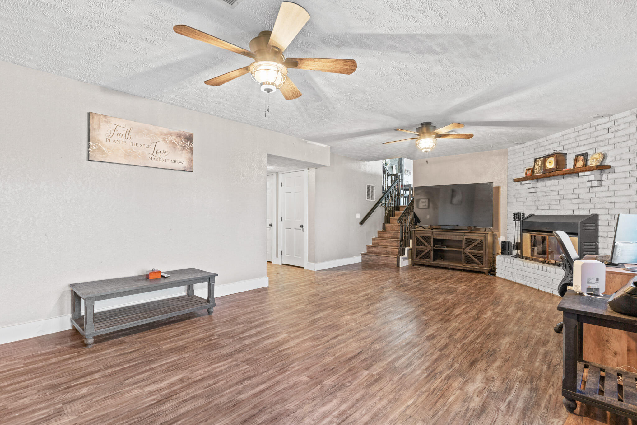 457 East War Horse Lane Property Photo 27