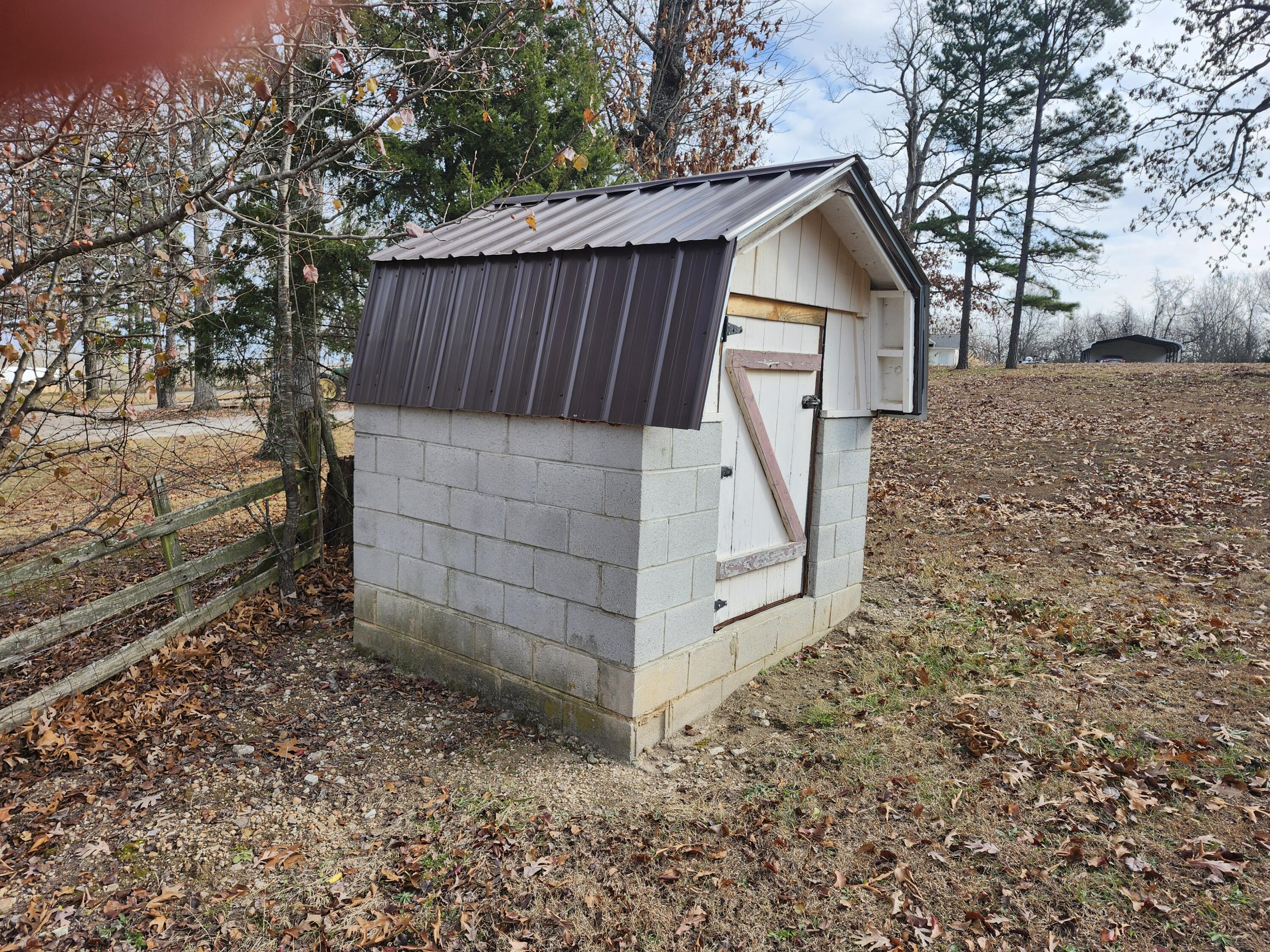 1976 State Route W Property Photo 28