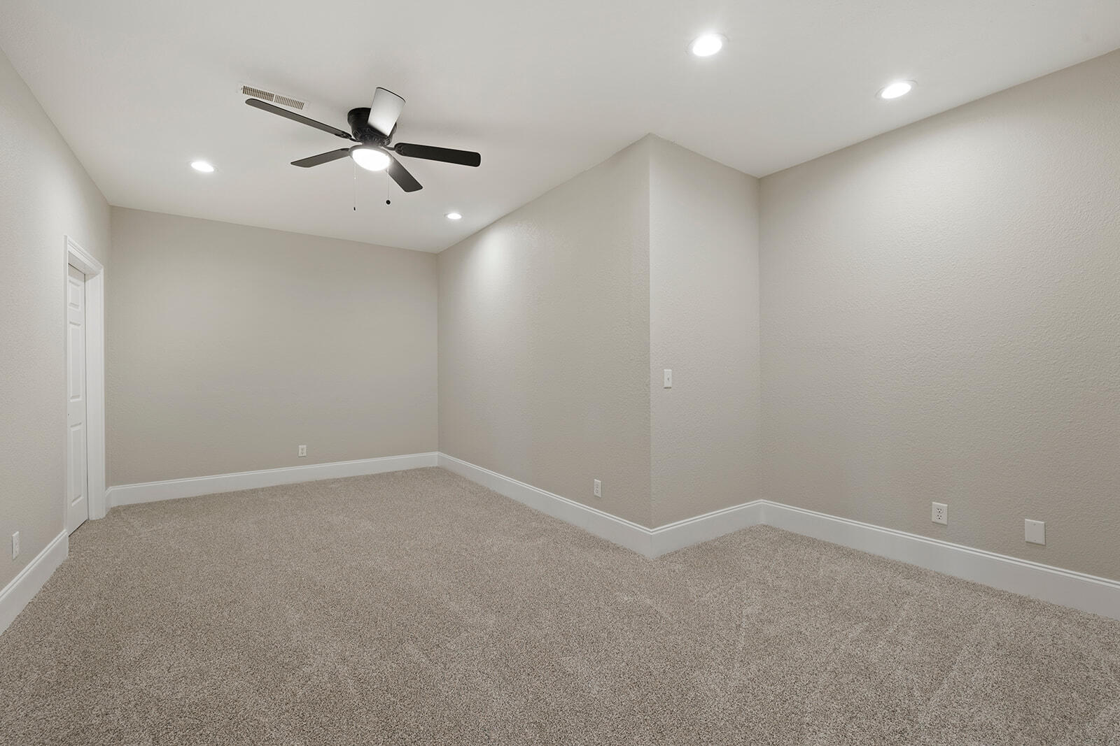 136 Grand Pointe Property Photo 52