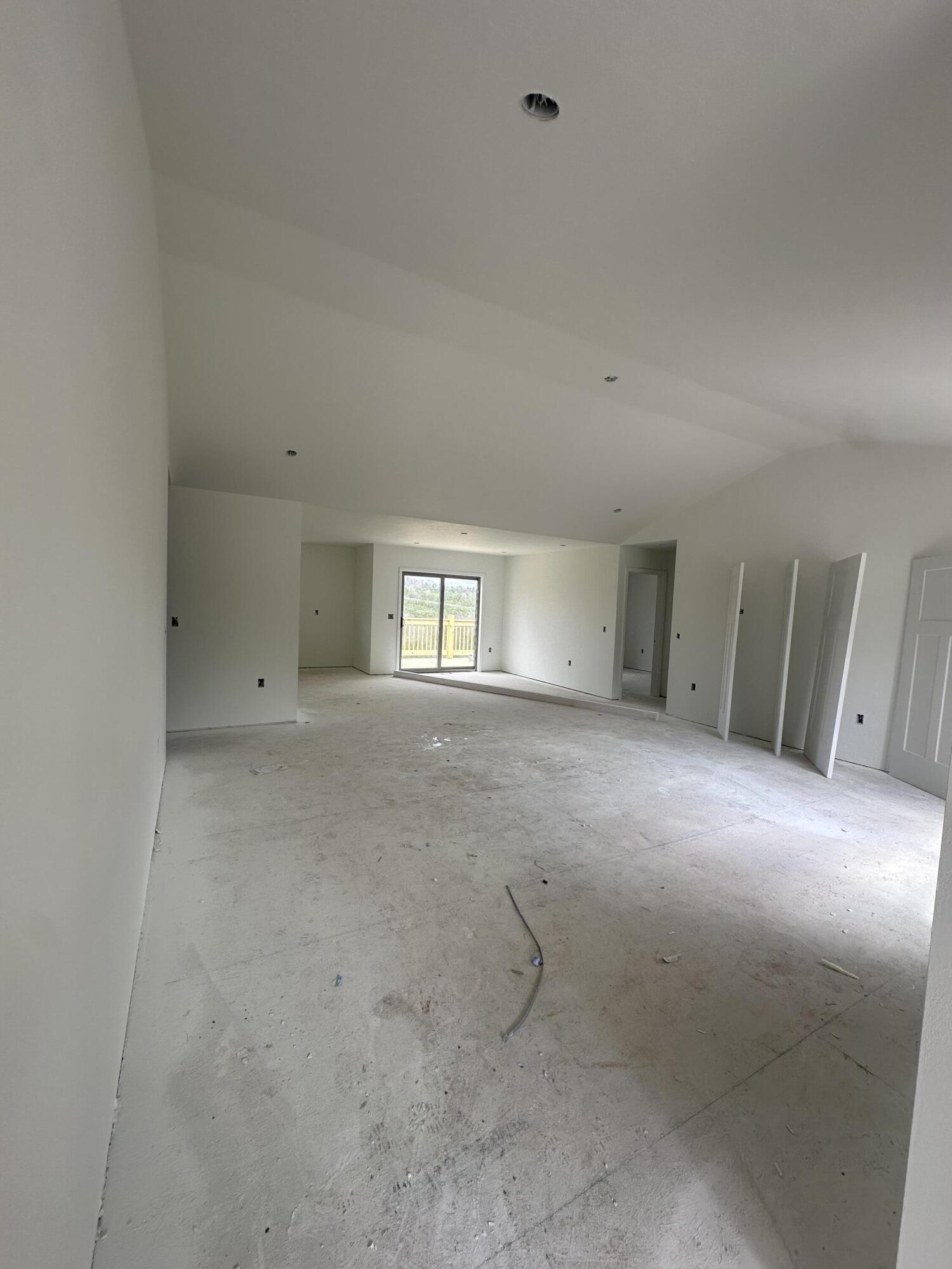 551 Pine Woods Village Drive Property Photo 4