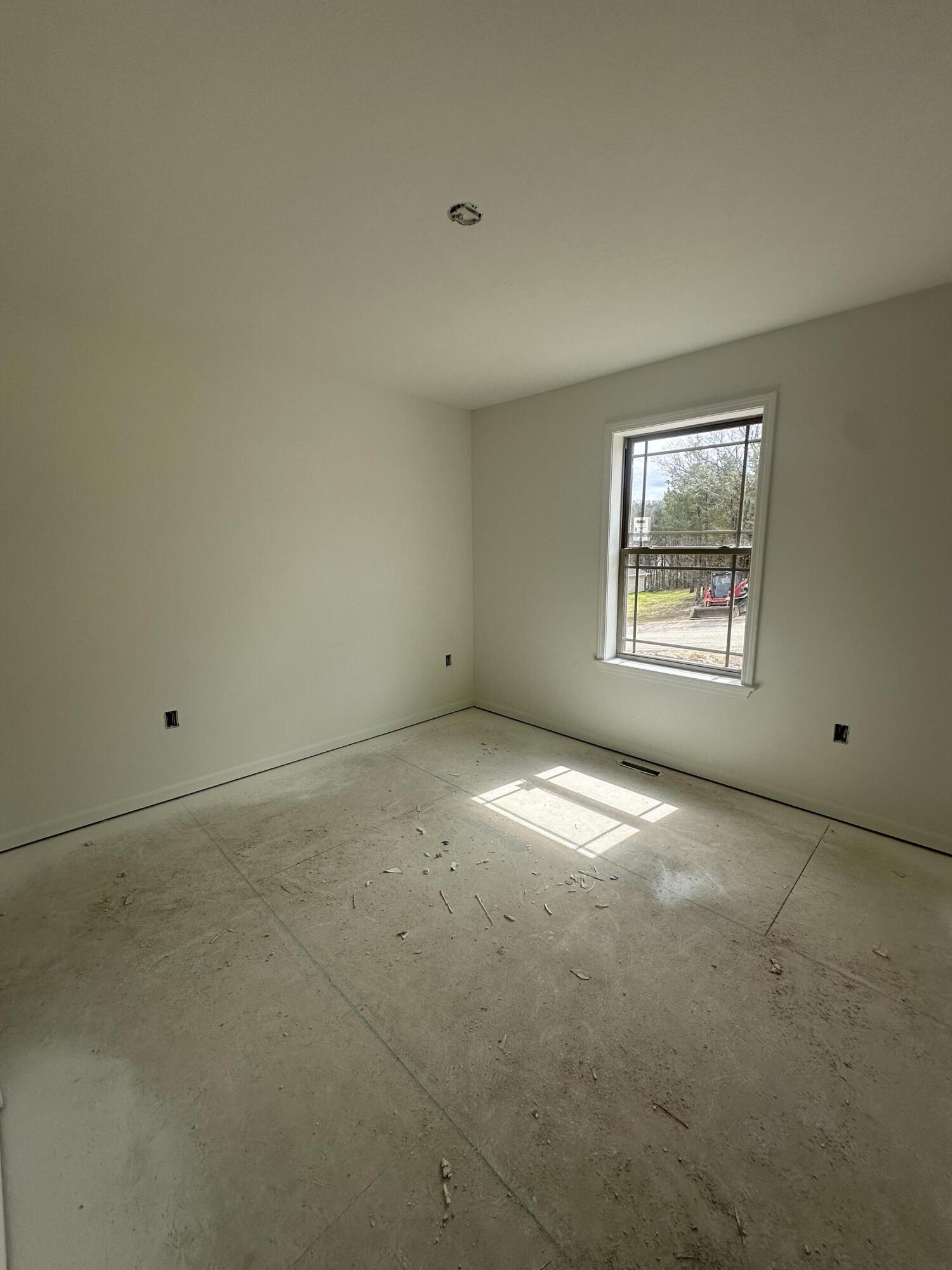 551 Pine Woods Village Drive Property Photo 5