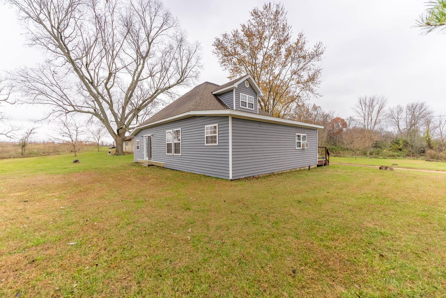8806 County Road 9460 Property Photo 6