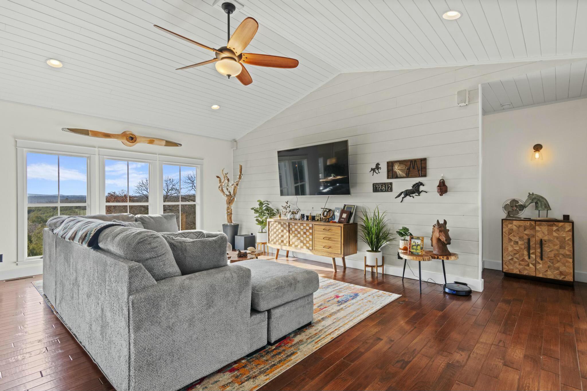 720 Yandell Cove Road Property Photo 8