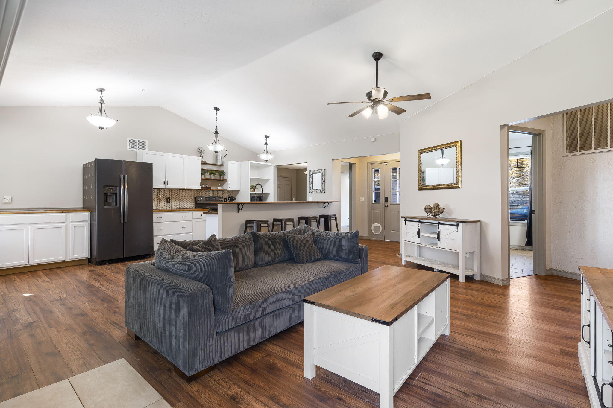 245 Country Hills Drive Property Photo 4