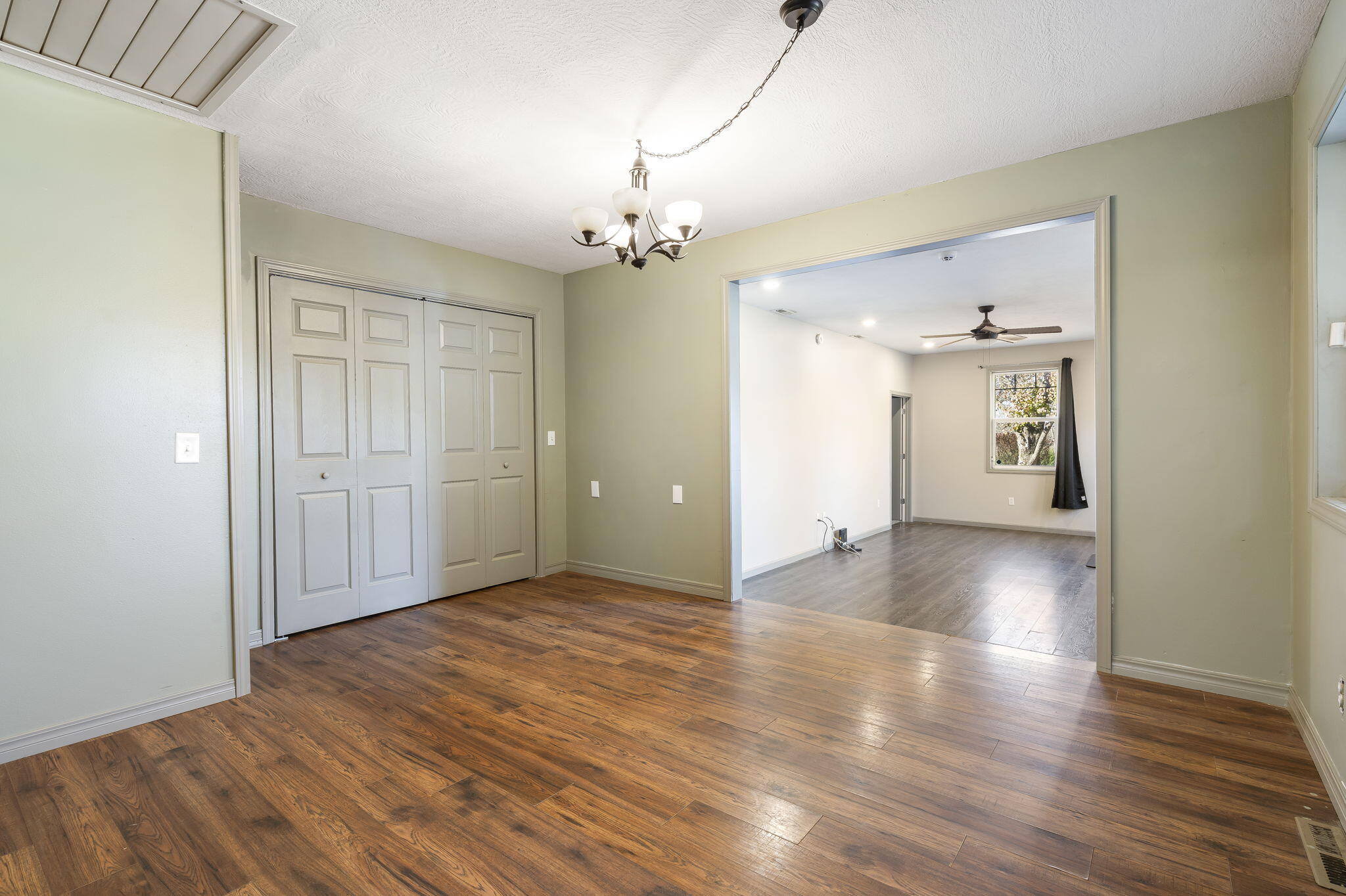 245 Country Hills Drive Property Photo 11