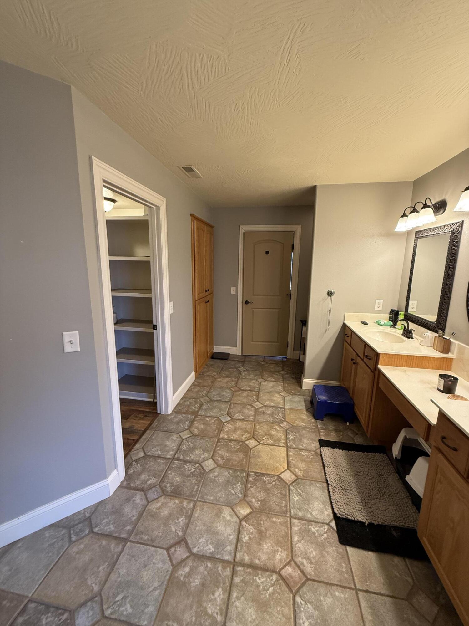 627 North Rockingham Avenue Property Photo 37