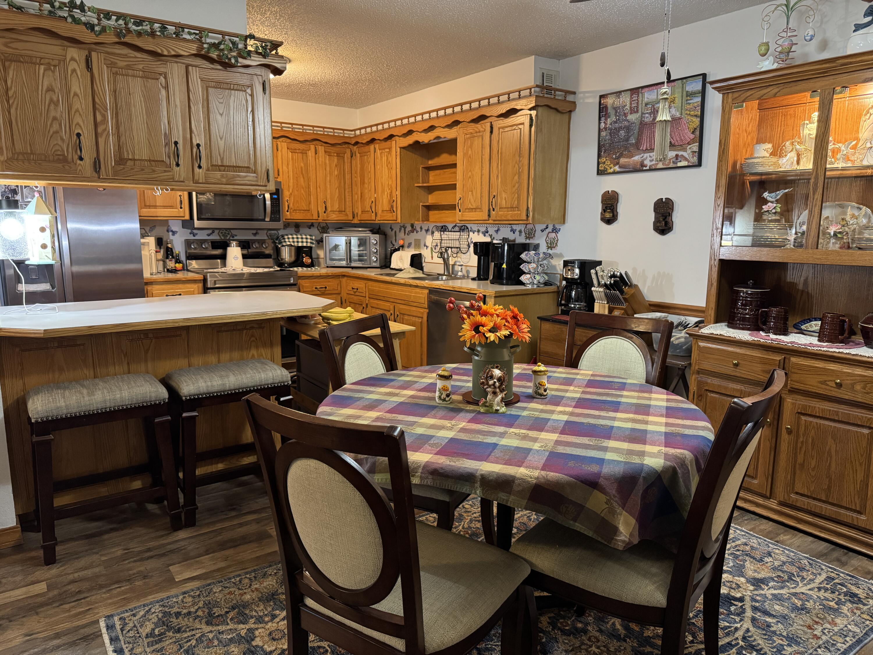 180 Wilshire Drive Property Photo 2