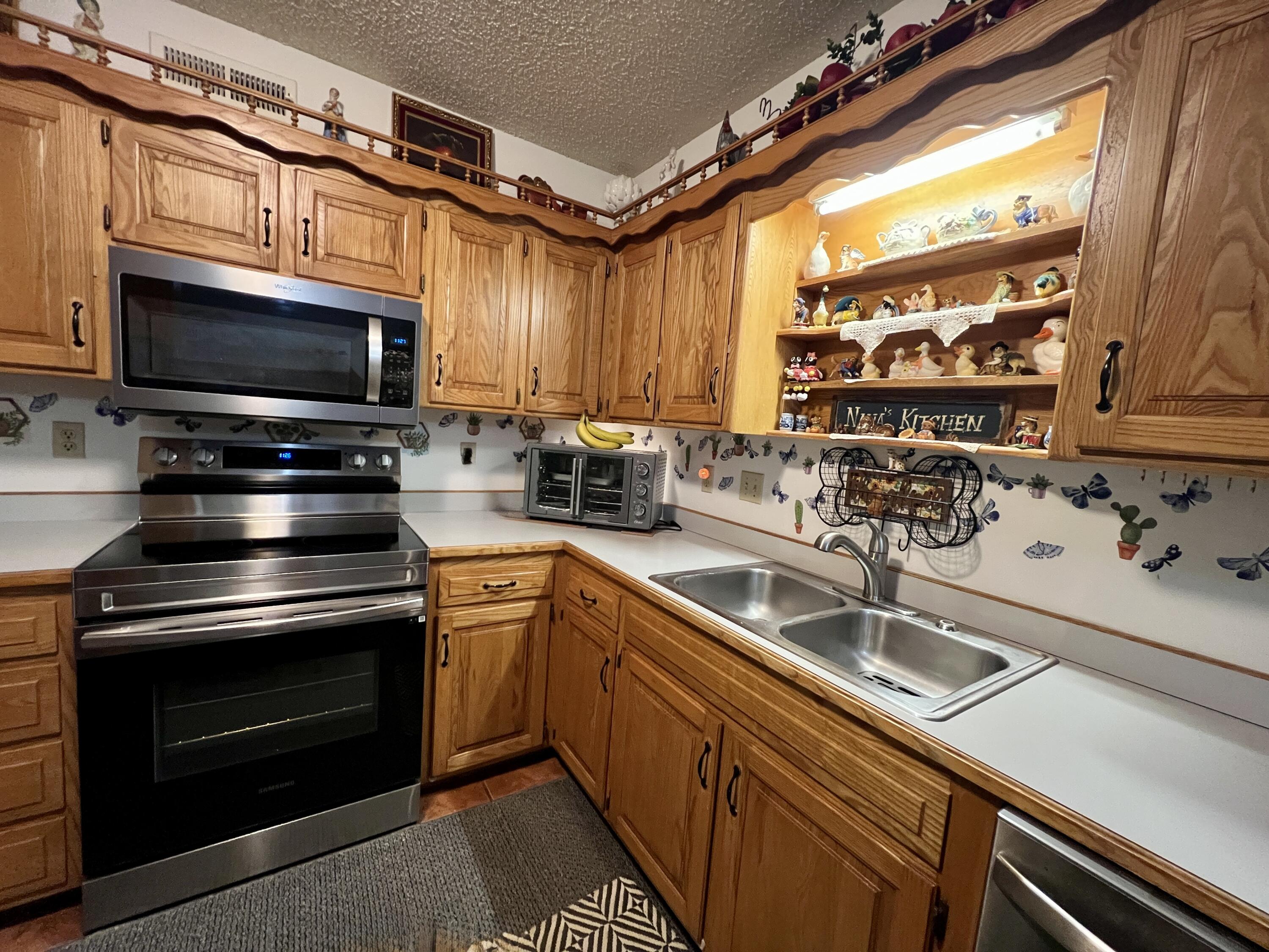 180 Wilshire Drive Property Photo 3