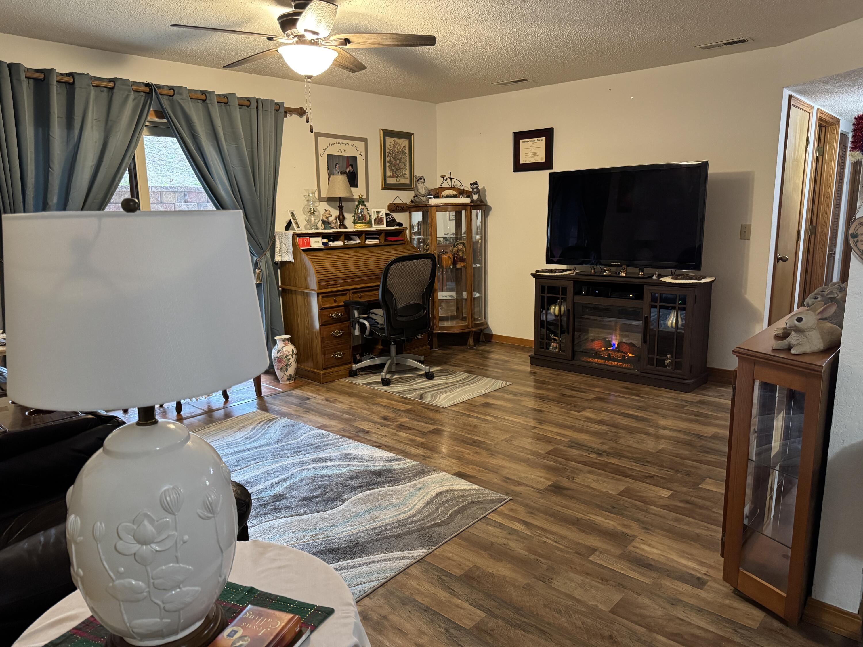 180 Wilshire Drive Property Photo 6