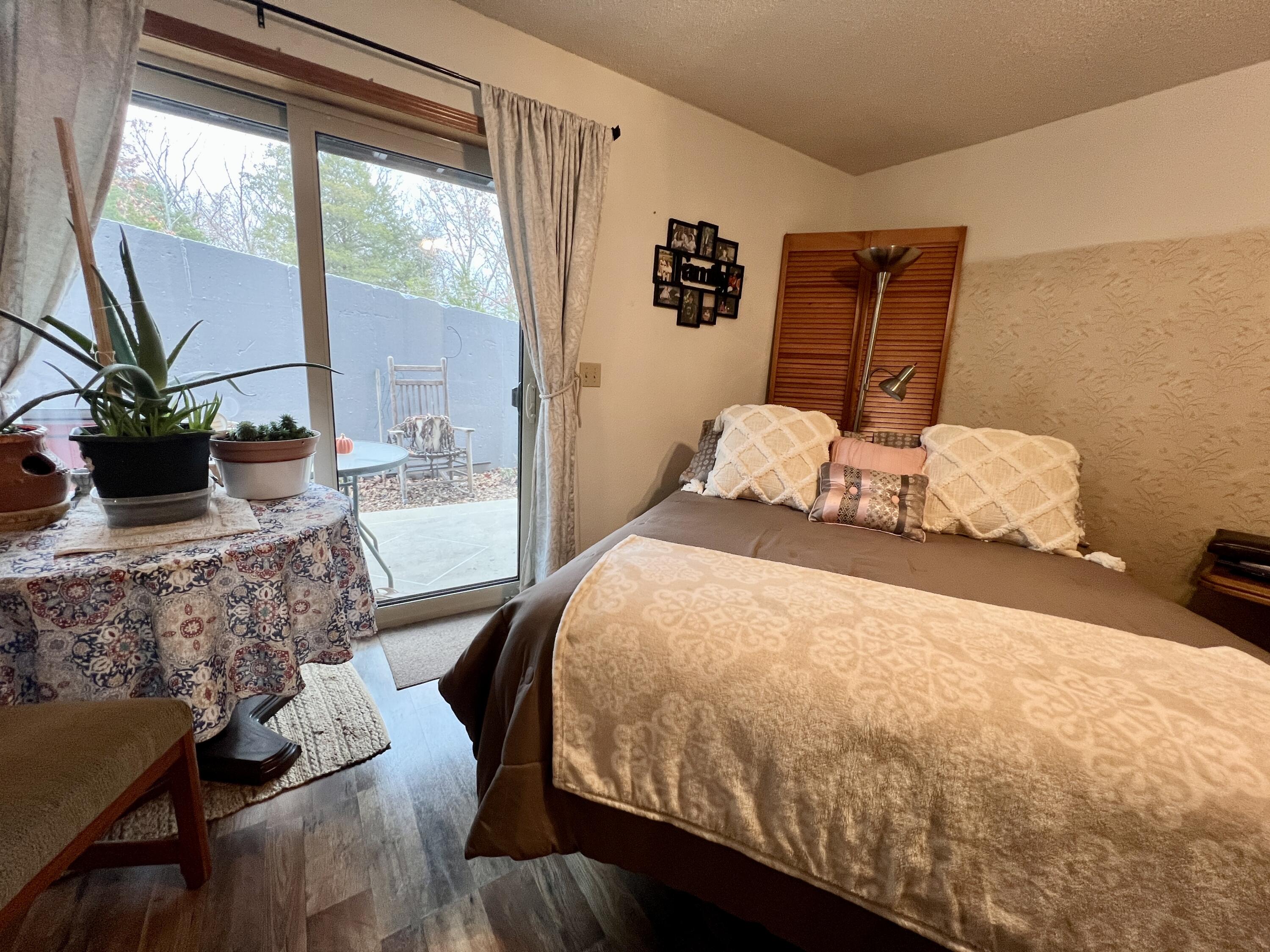 180 Wilshire Drive Property Photo 12