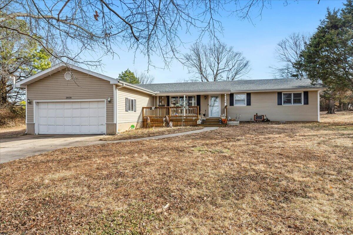 3828 North Farm Road 115 Property Photo 1