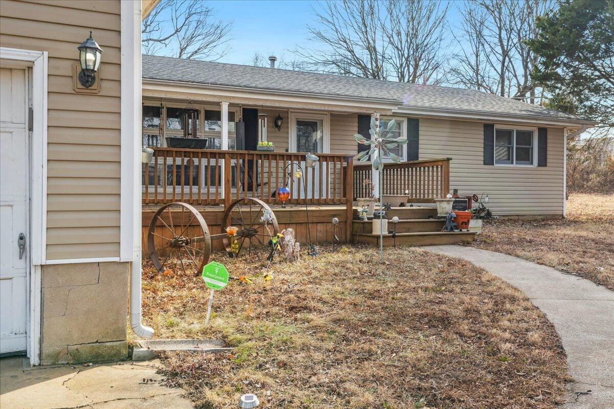3828 North Farm Road 115 Property Photo 3