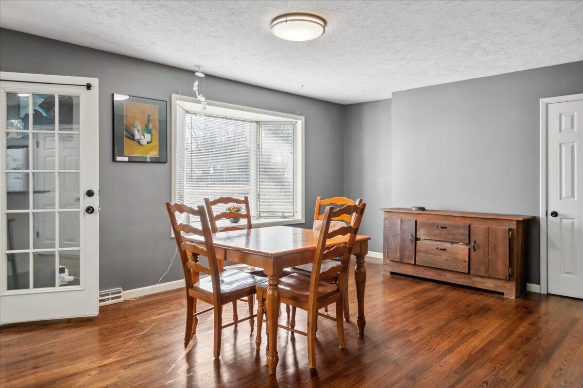 3828 North Farm Road 115 Property Photo 11