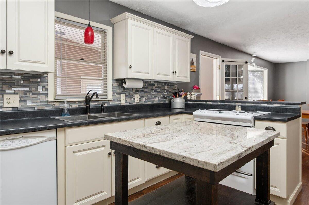 3828 North Farm Road 115 Property Photo 17