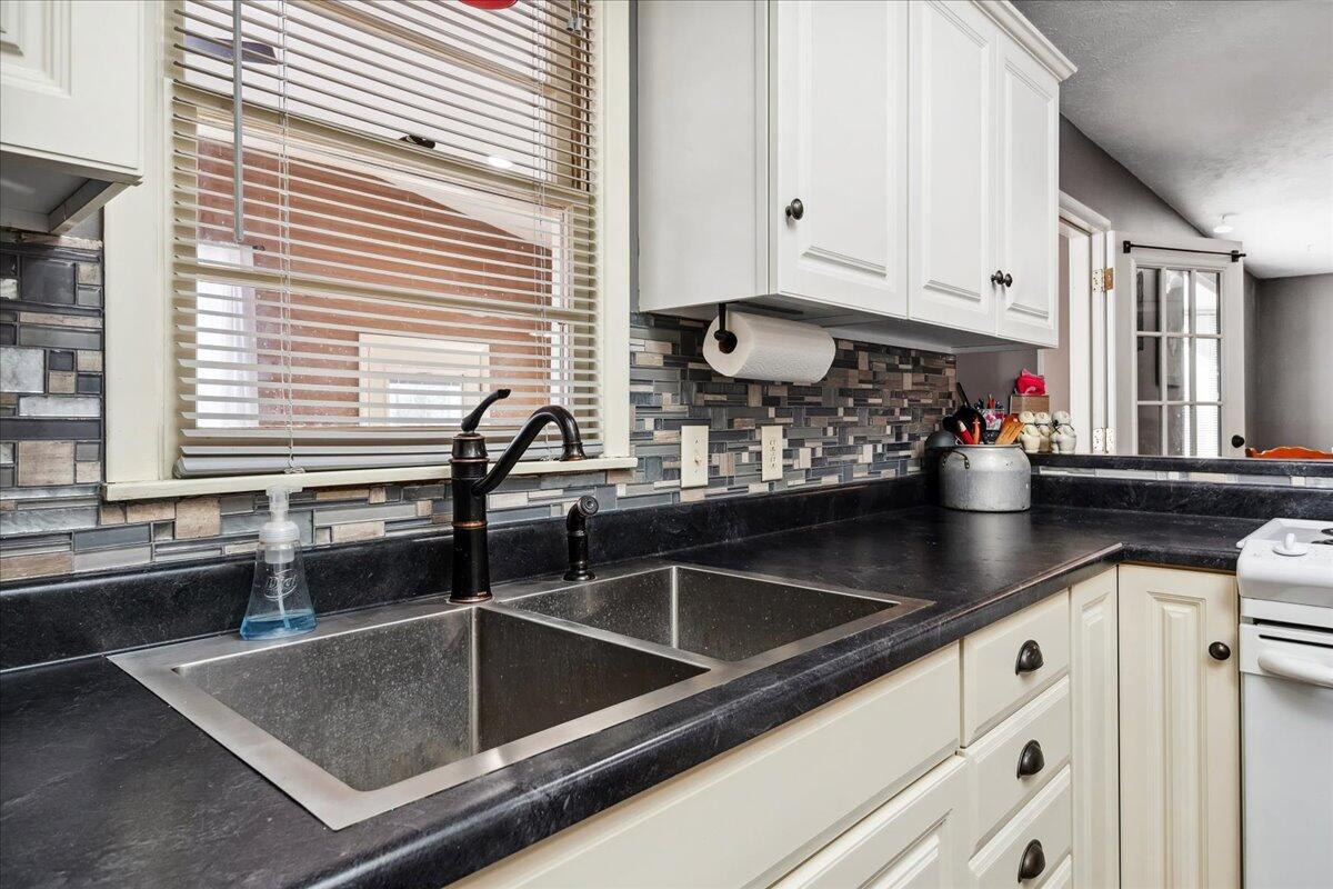3828 North Farm Road 115 Property Photo 19