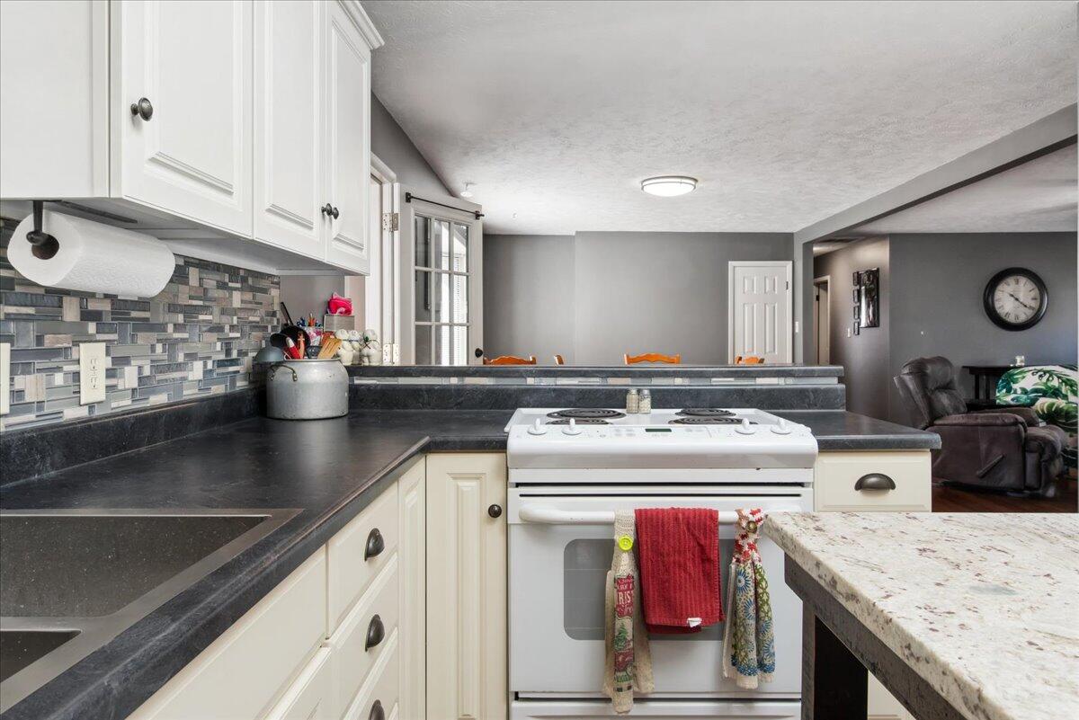 3828 North Farm Road 115 Property Photo 20